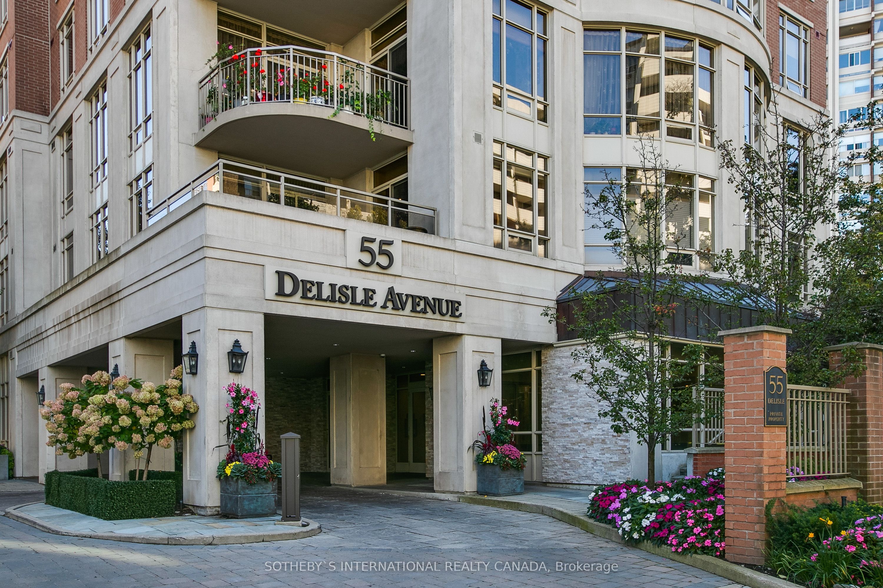 55 Delisle Avenue 903, Toronto, ON M4V 1S8