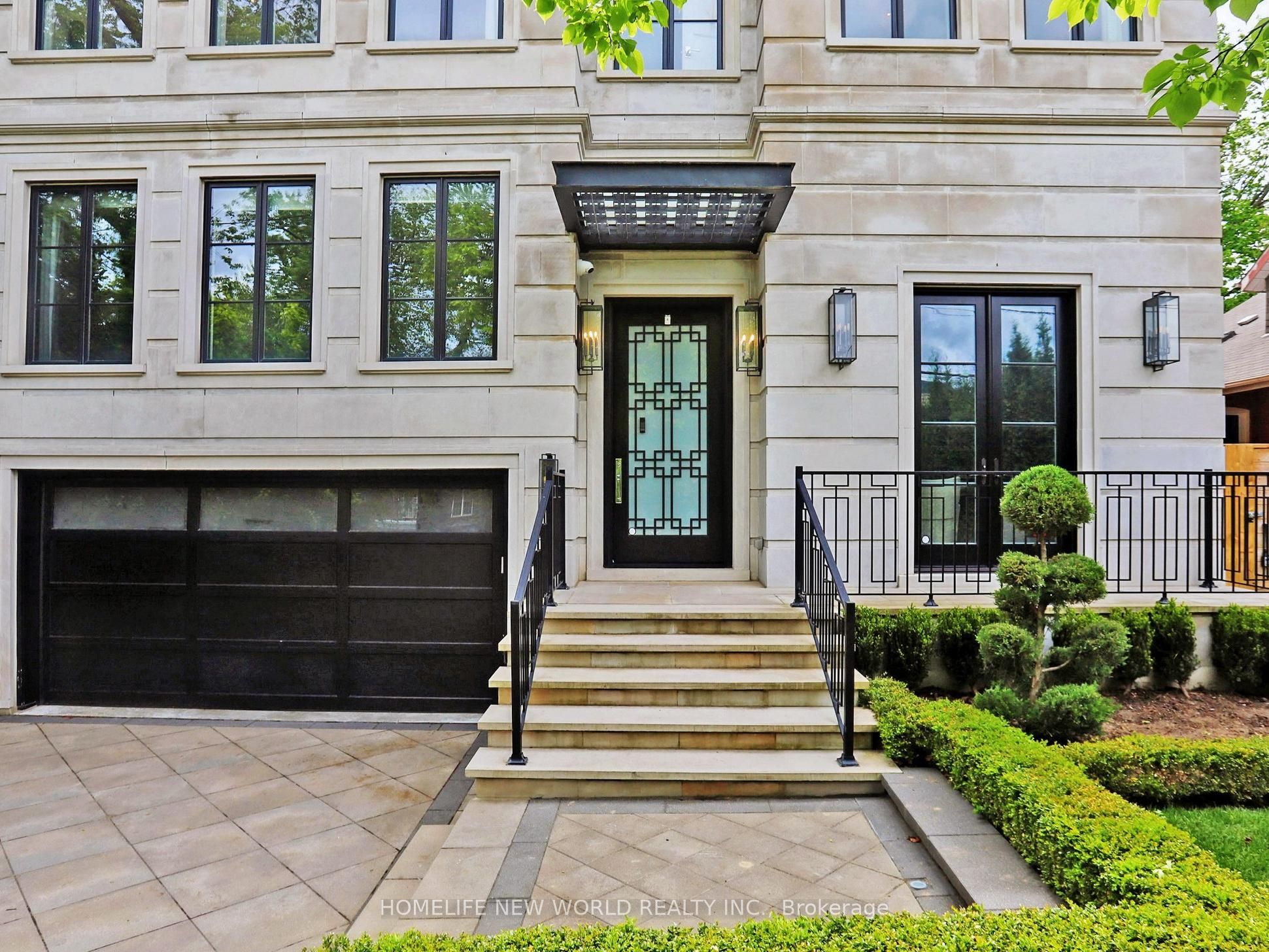 154 Yonge Boulevard, Toronto, ON M5M 3H4 photo 2
