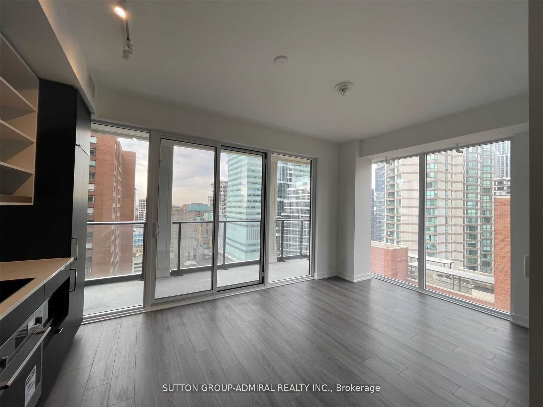20 Edward Street 1615, Toronto, ON M5G 1C9 photo 2