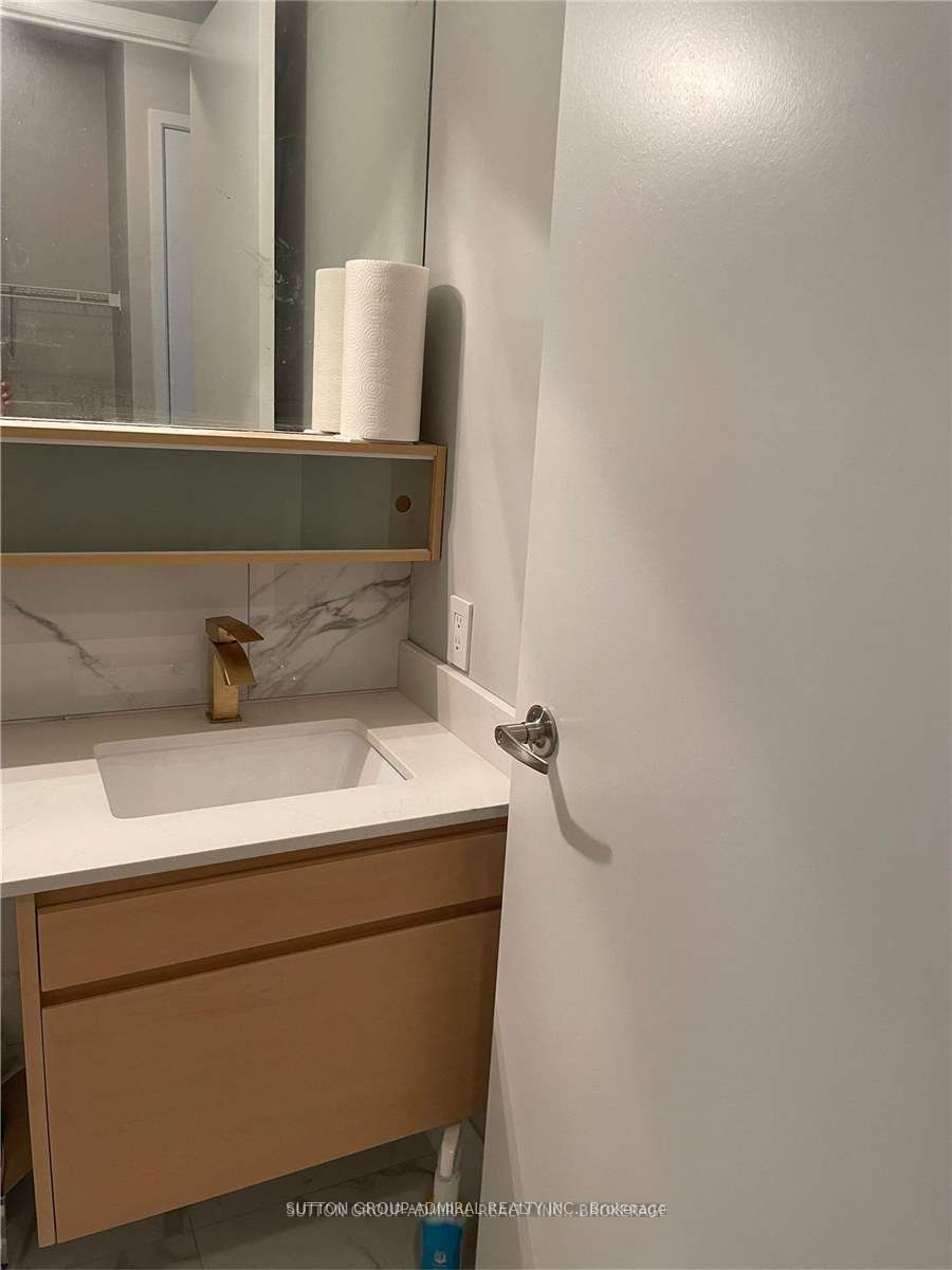 85 Bloor Street E 610, Toronto, ON M4W 3Y1 photo 5