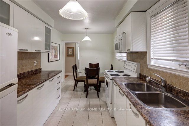 106 Maxome Avenue, Toronto, ON M2M 3K4 photo 4
