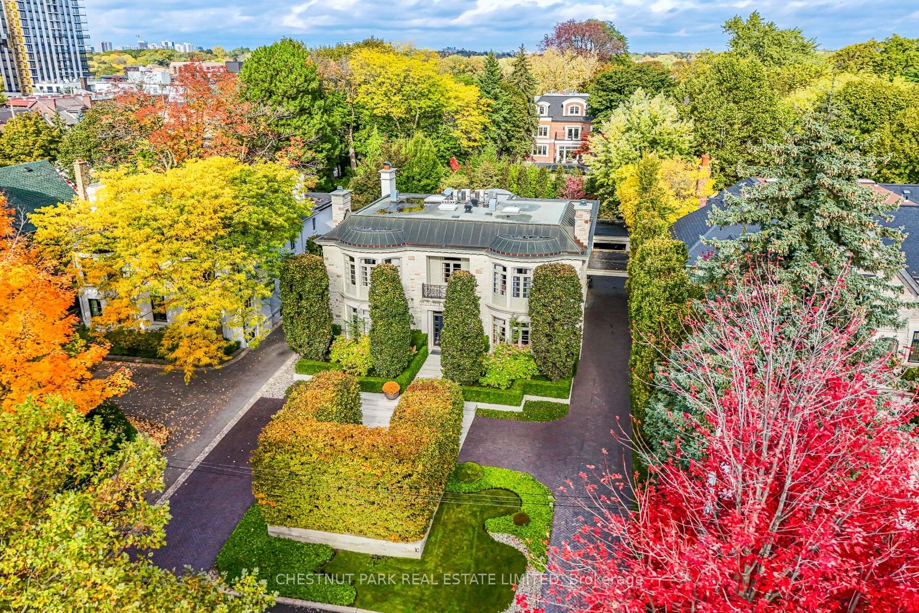 10 Shorncliffe Avenue, Toronto, ON M4V 1T1 photo 2