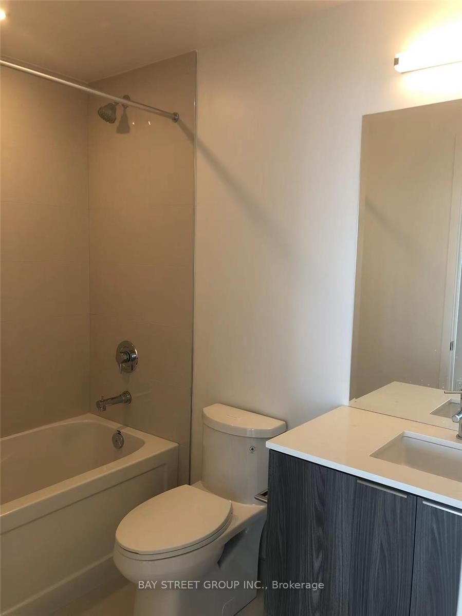 15 Queens Quay E 1810, Toronto, ON M5E 0C5 photo 3