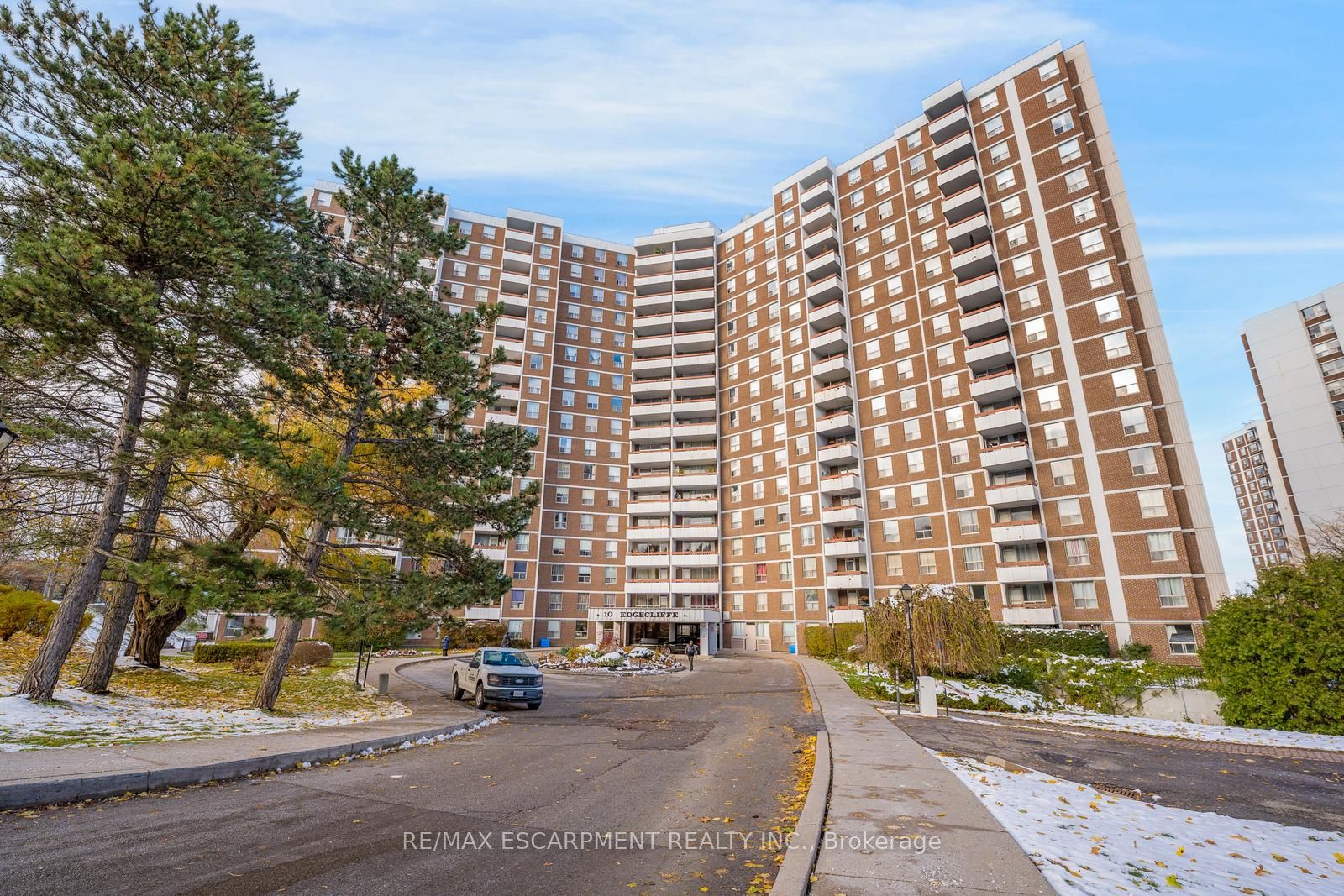10 Edgecliff Golfway 206, Toronto, ON M3C 3A3
