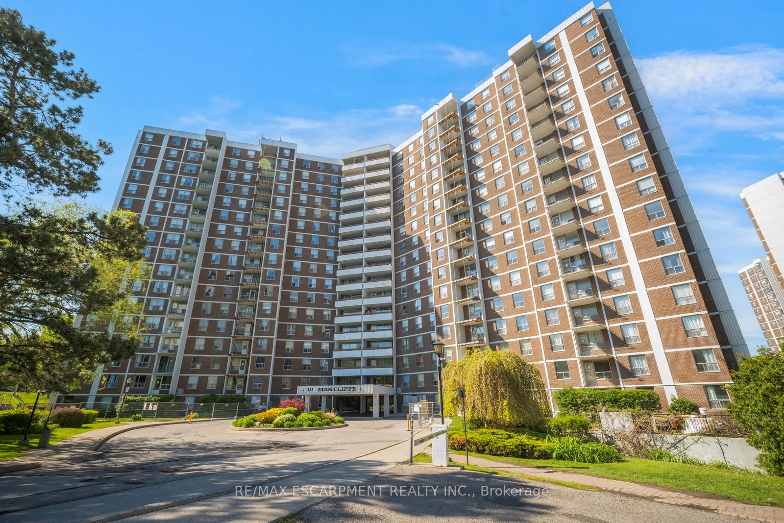10 Edgecliff Golfway 206, Toronto, ON M3C 3A3 photo 2