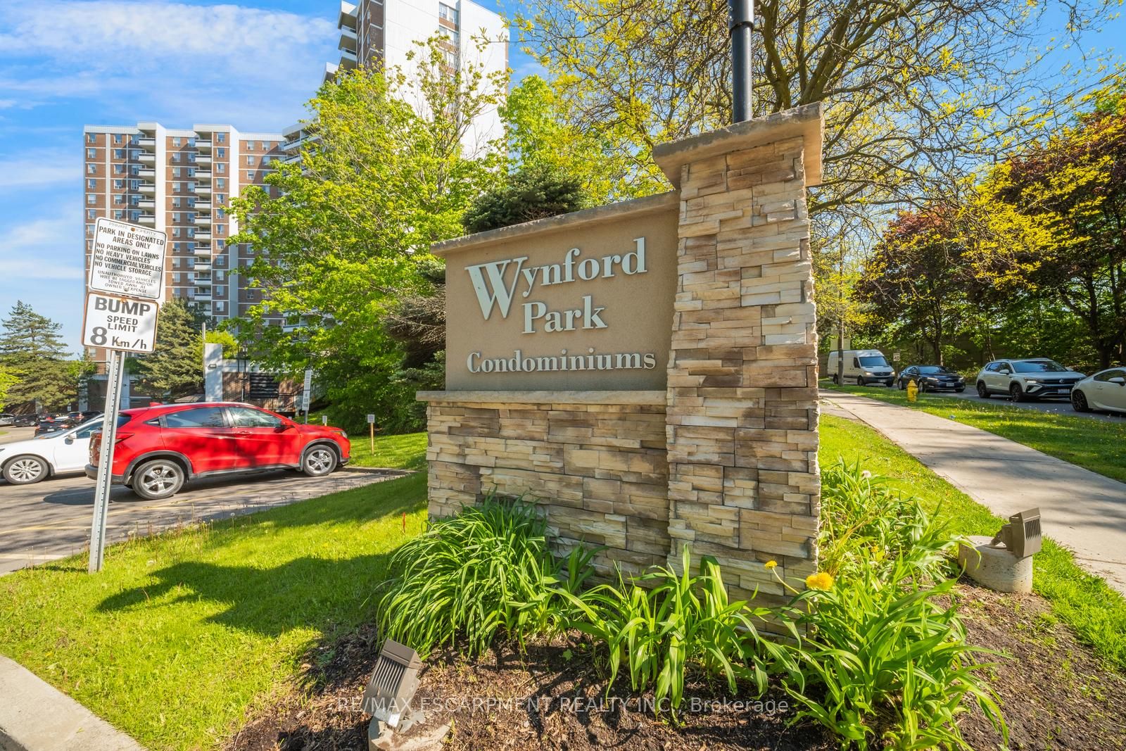 10 Edgecliff Golfway 206, Toronto, ON M3C 3A3 photo 3