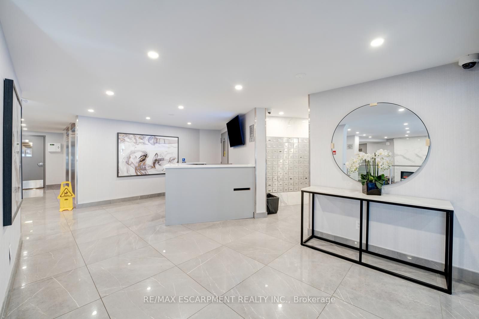10 Edgecliff Golfway 206, Toronto, ON M3C 3A3 photo 5