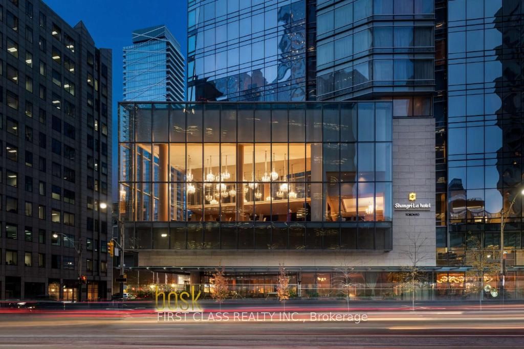 180 University Avenue 4106, Toronto, ON M5H 0A2 photo 2