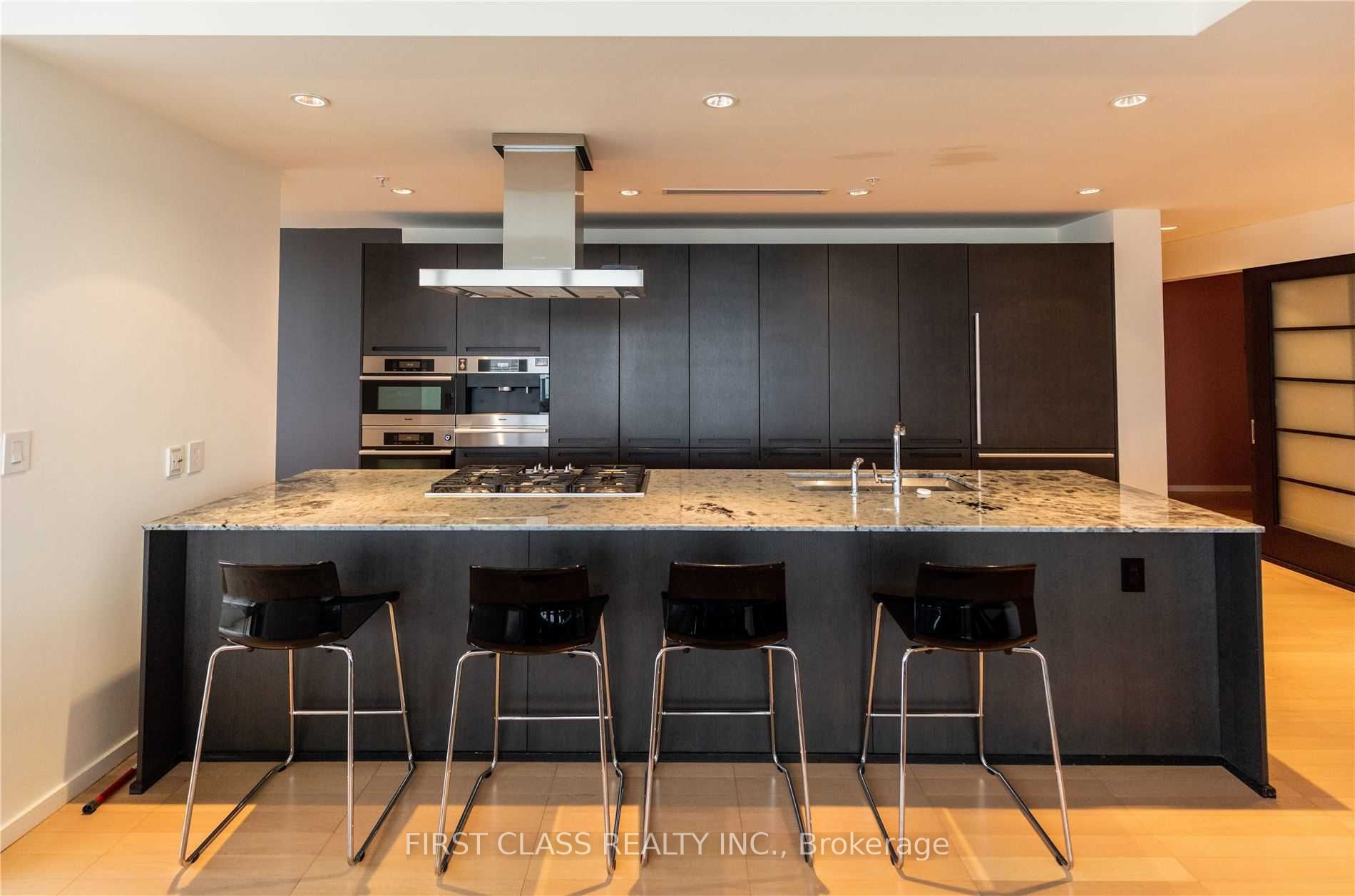 180 University Avenue 4106, Toronto, ON M5H 0A2 photo 4