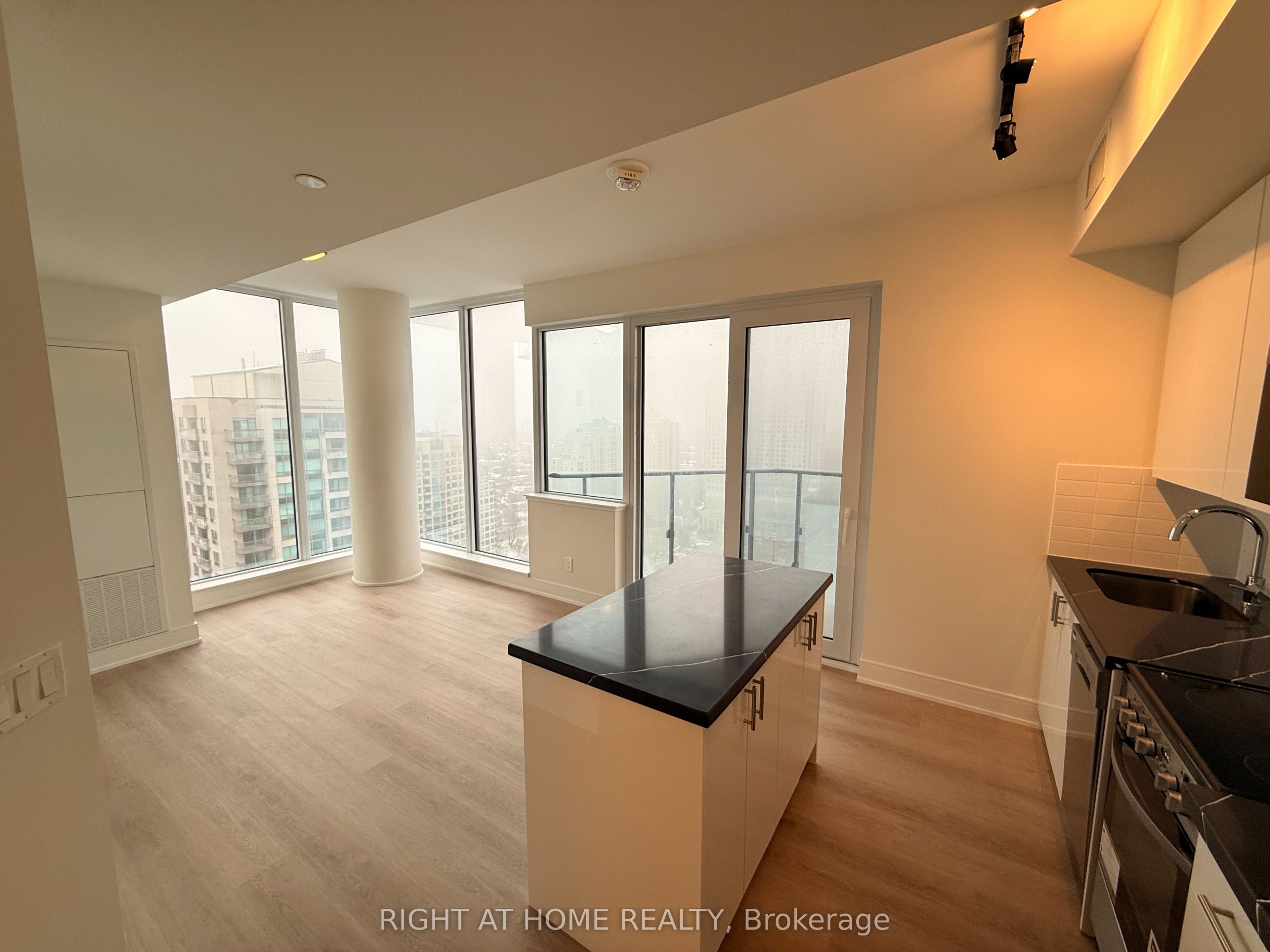 15 Ellerslie Avenue 2202, Toronto, ON M2N 0L7 photo 2