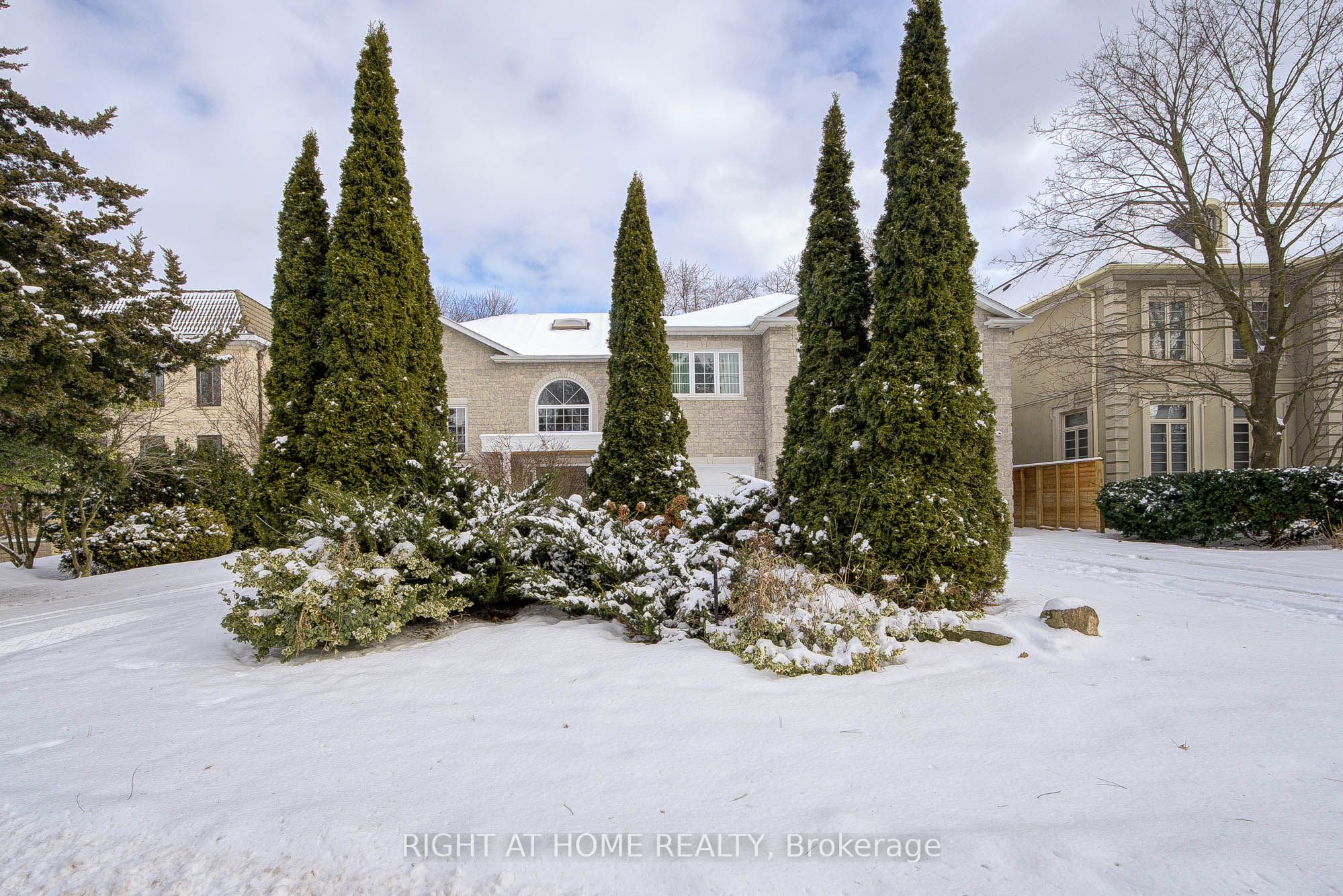 49 Arjay Crescent, Toronto, ON M2L 1C6 photo 2