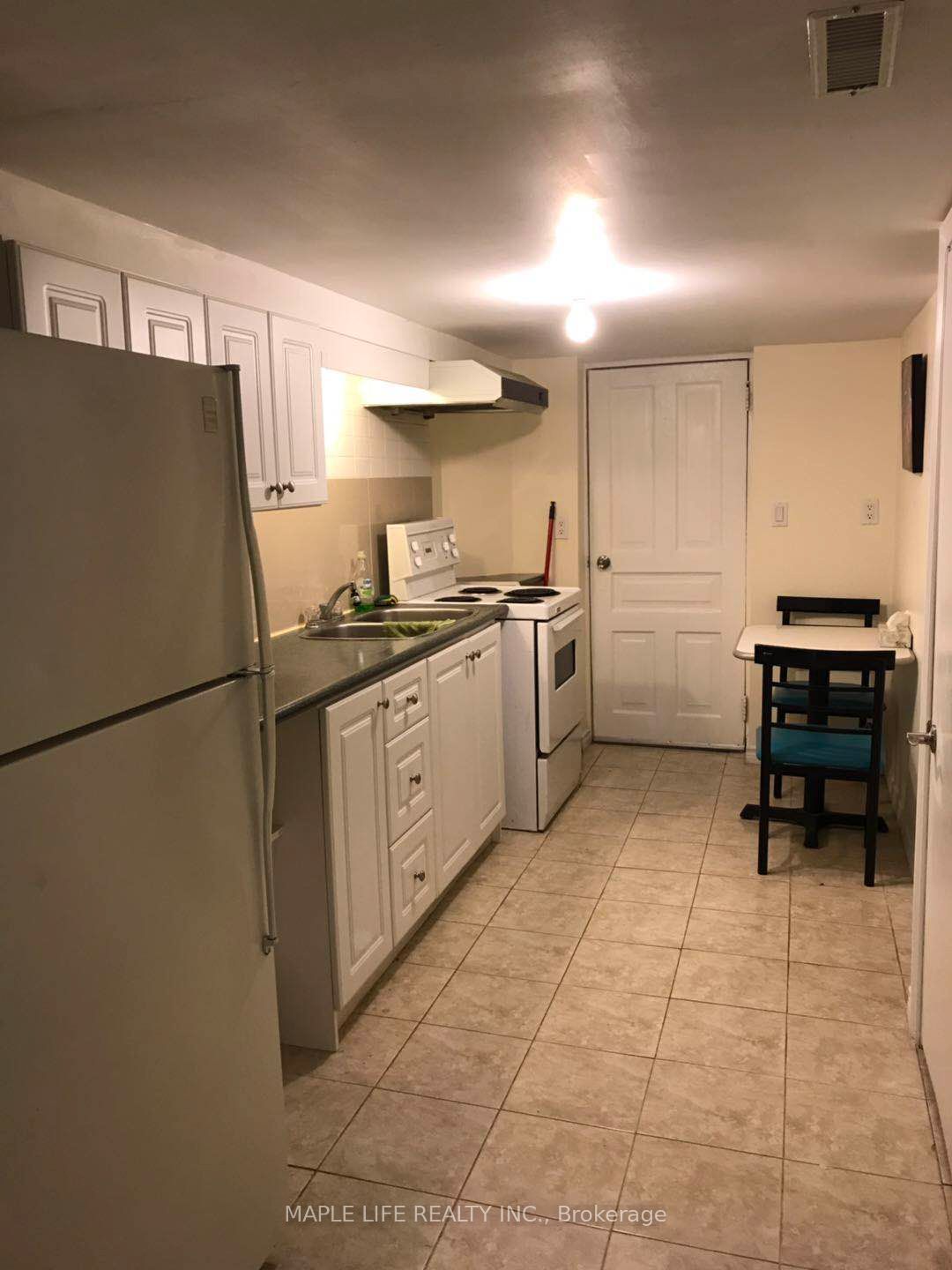 235 Oakwood Avenue Bsmt, Toronto, ON M6E 2V3 photo 3