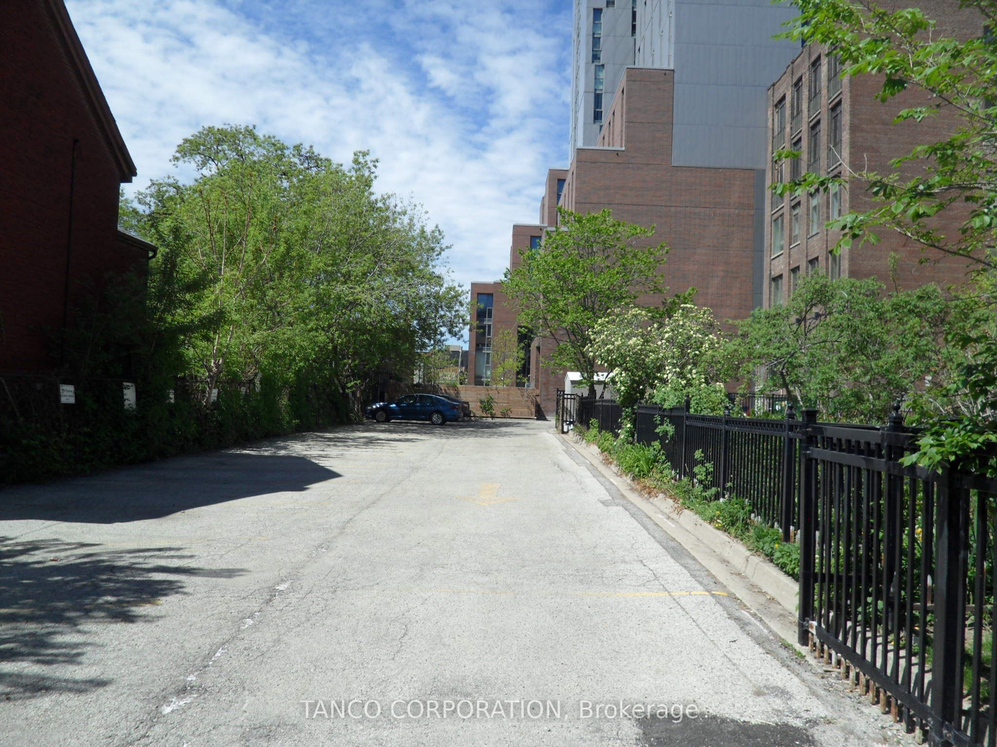 170 Huron Street, Toronto, ON M5T 2B4