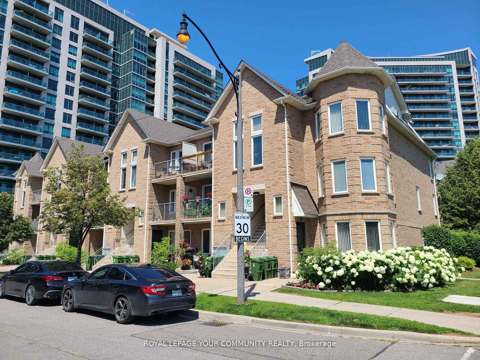 130 Vanderhoof Avenue 101, Toronto, ON M4G 4J8