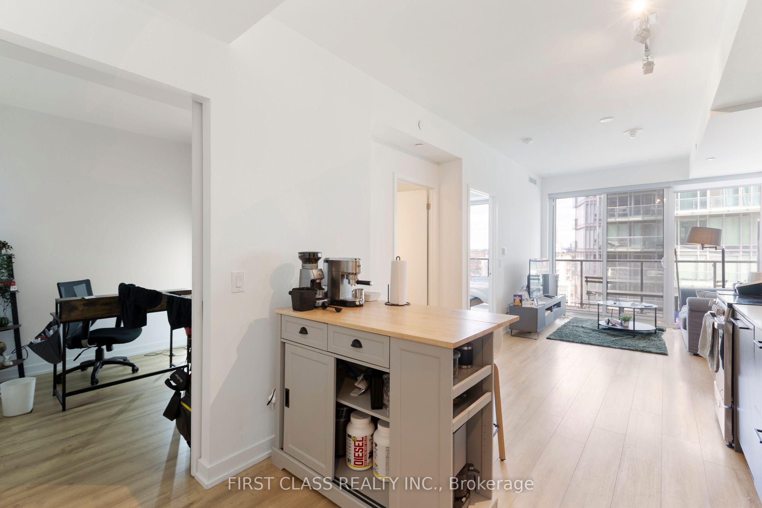 135 East Liberty Street 2606, Toronto, ON M6K 0G7 photo 4
