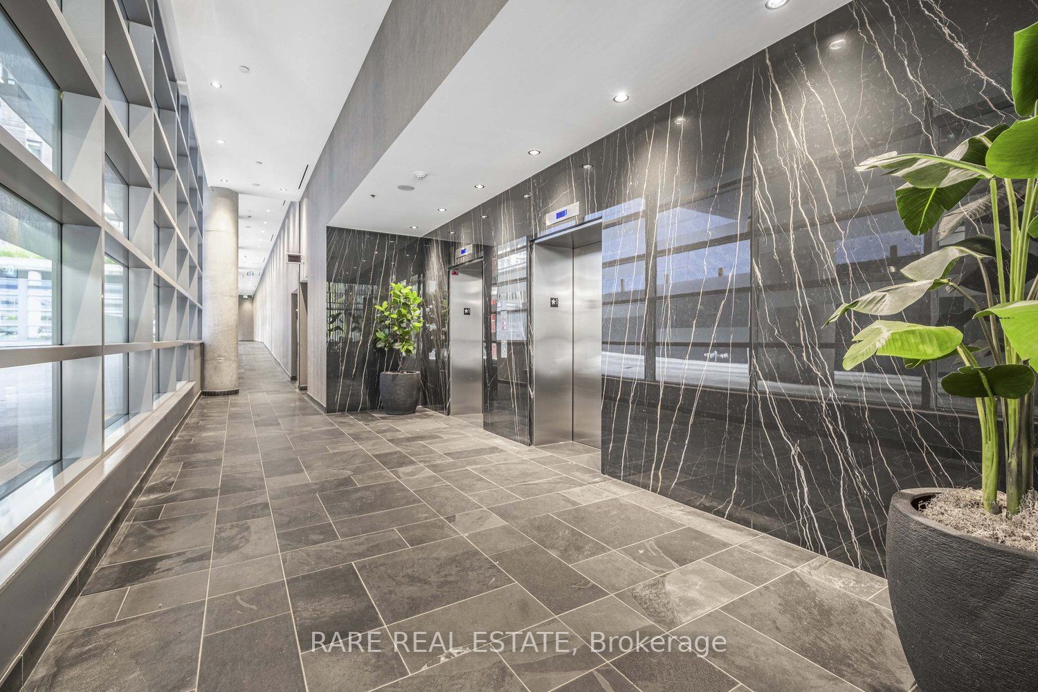 650 King Street W 701, Toronto, ON M5V 1M7 photo 3