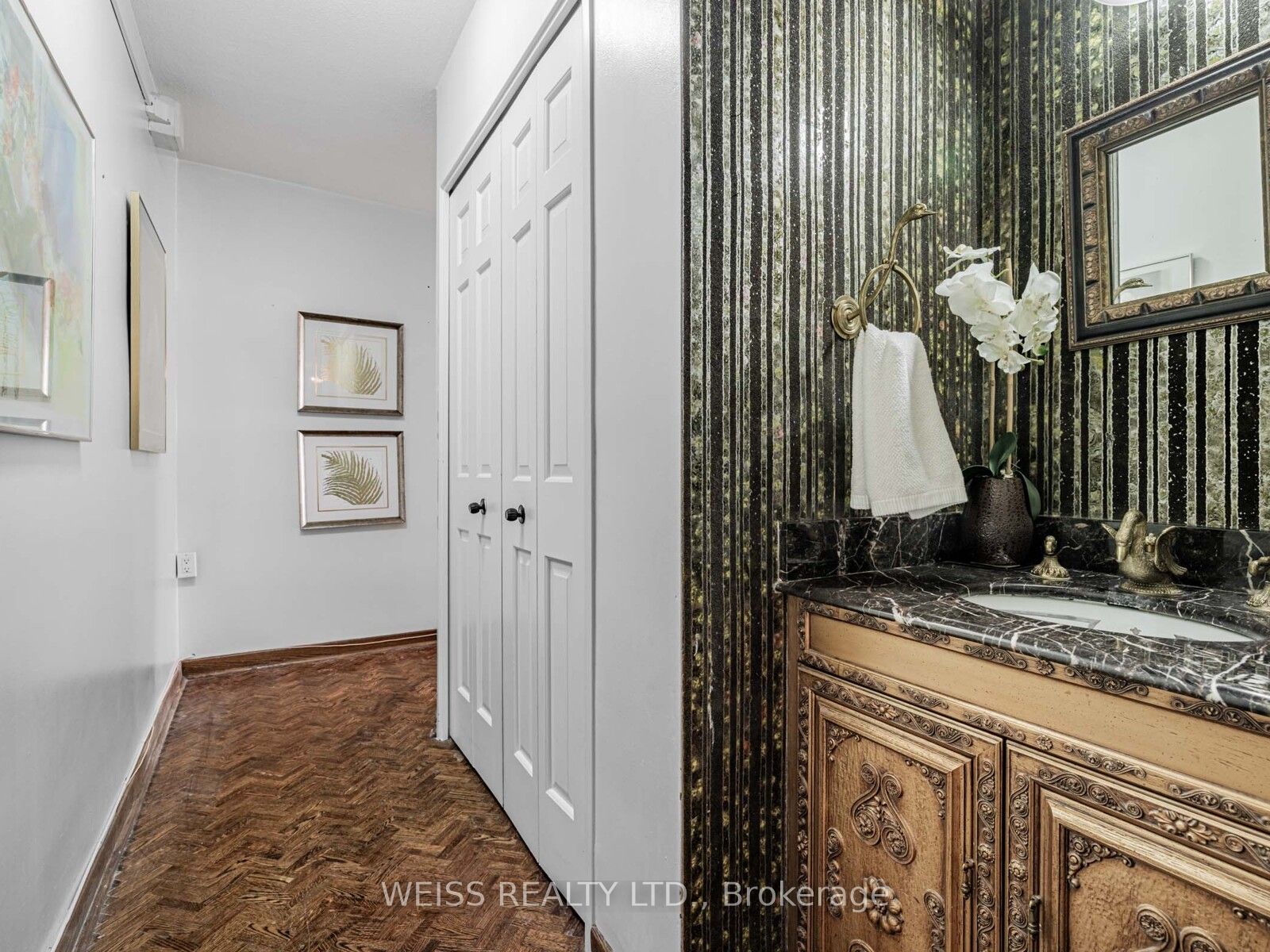 130 Neptune Drive 301, Toronto, ON M6A 1X5 photo 3