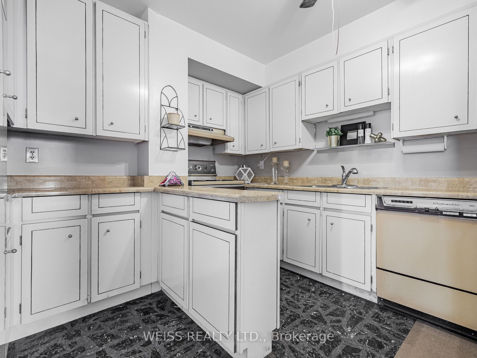 130 Neptune Drive 301, Toronto, ON M6A 1X5 photo 4