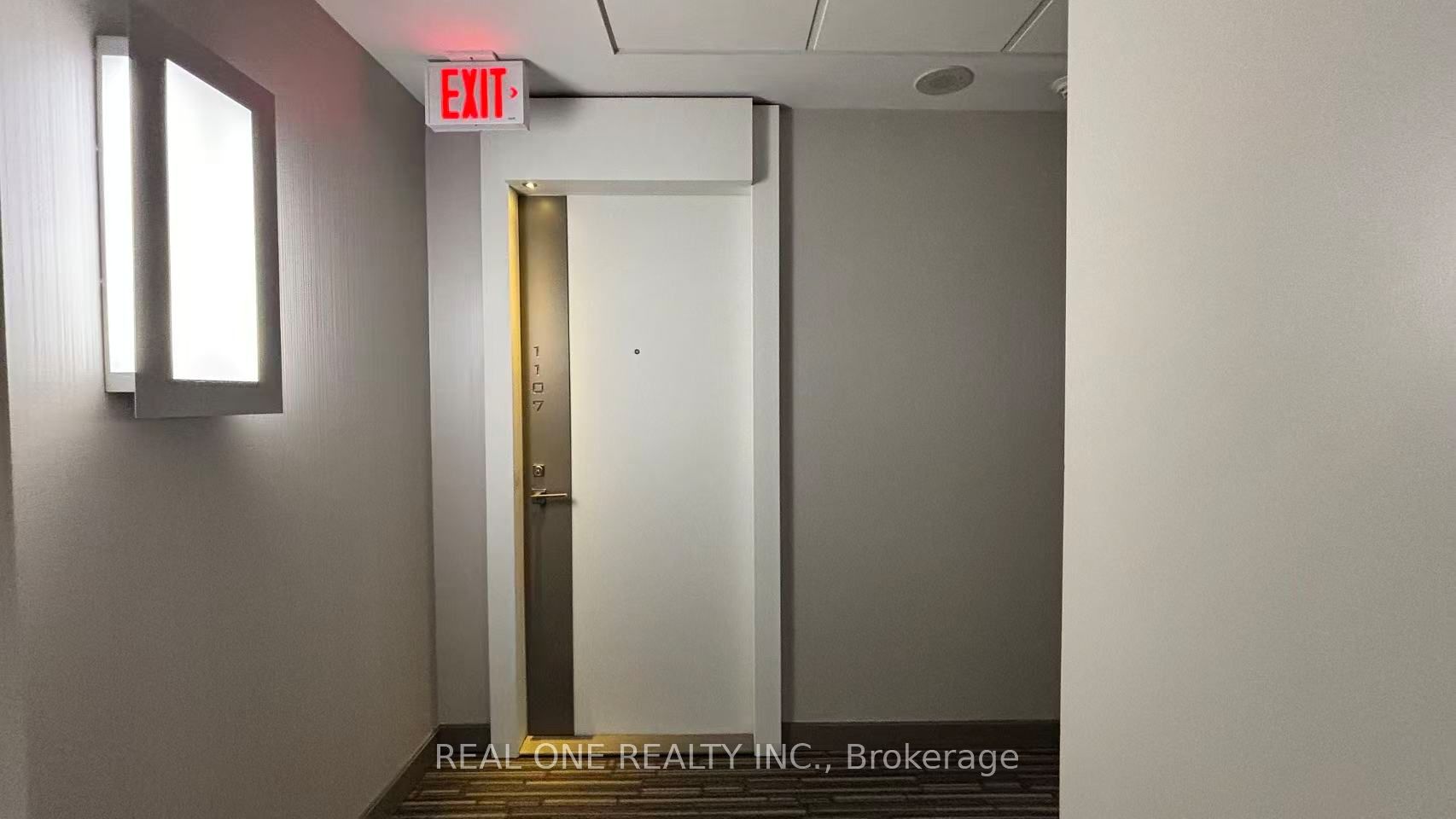 8 The Esplanade Avenue 1107, Toronto, ON M5E 0A6 photo 4