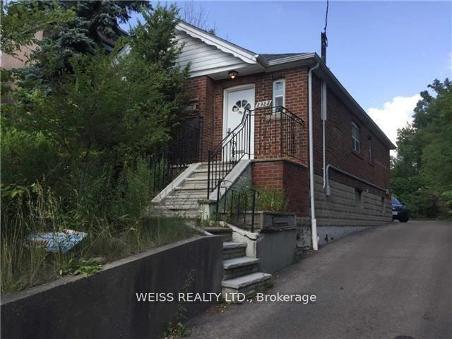 2925 Bathurst Street, Toronto, ON M6B 3B1