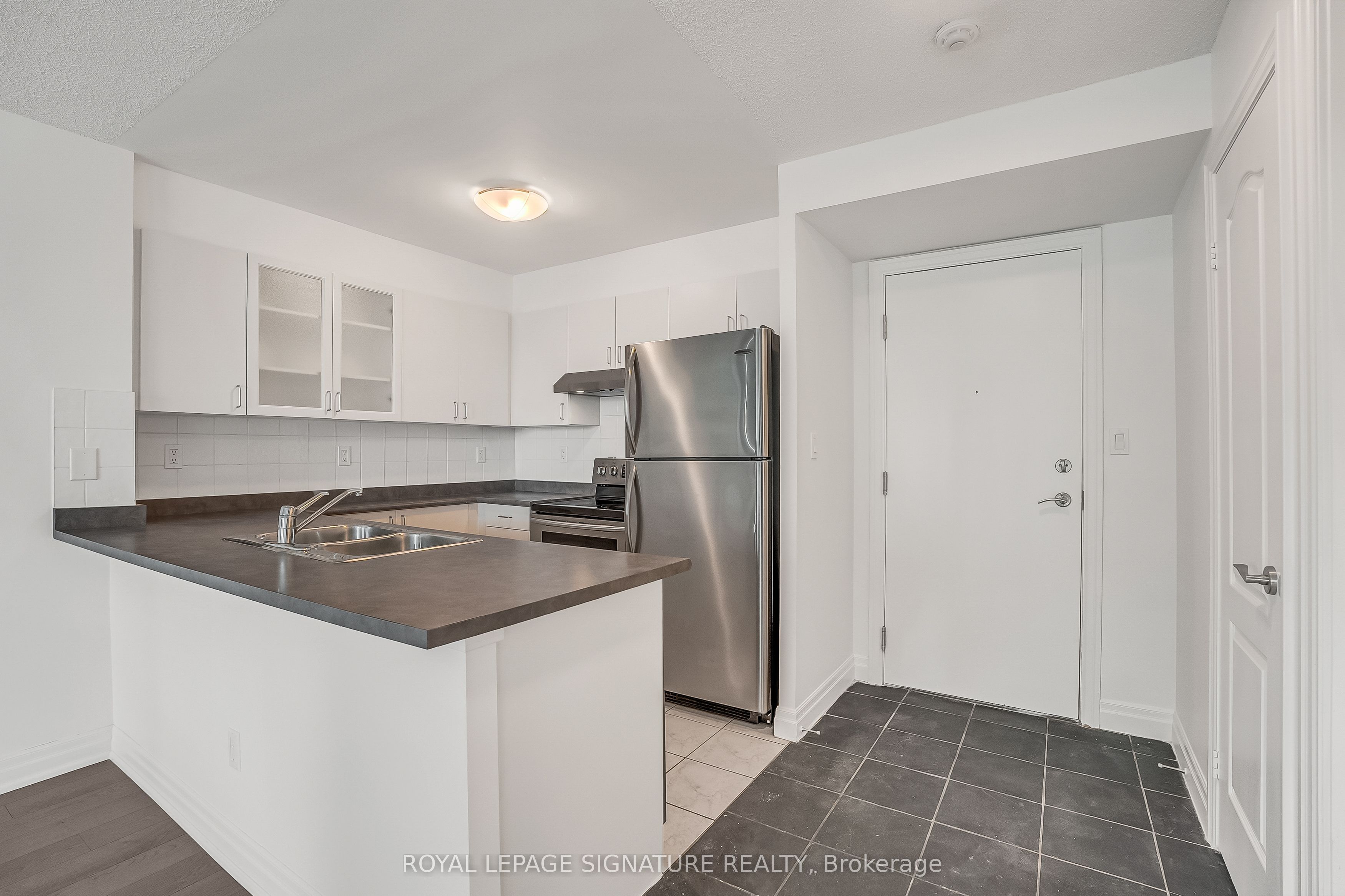 188 Doris Avenue 802, Toronto, ON M2N 6Z5 photo 2