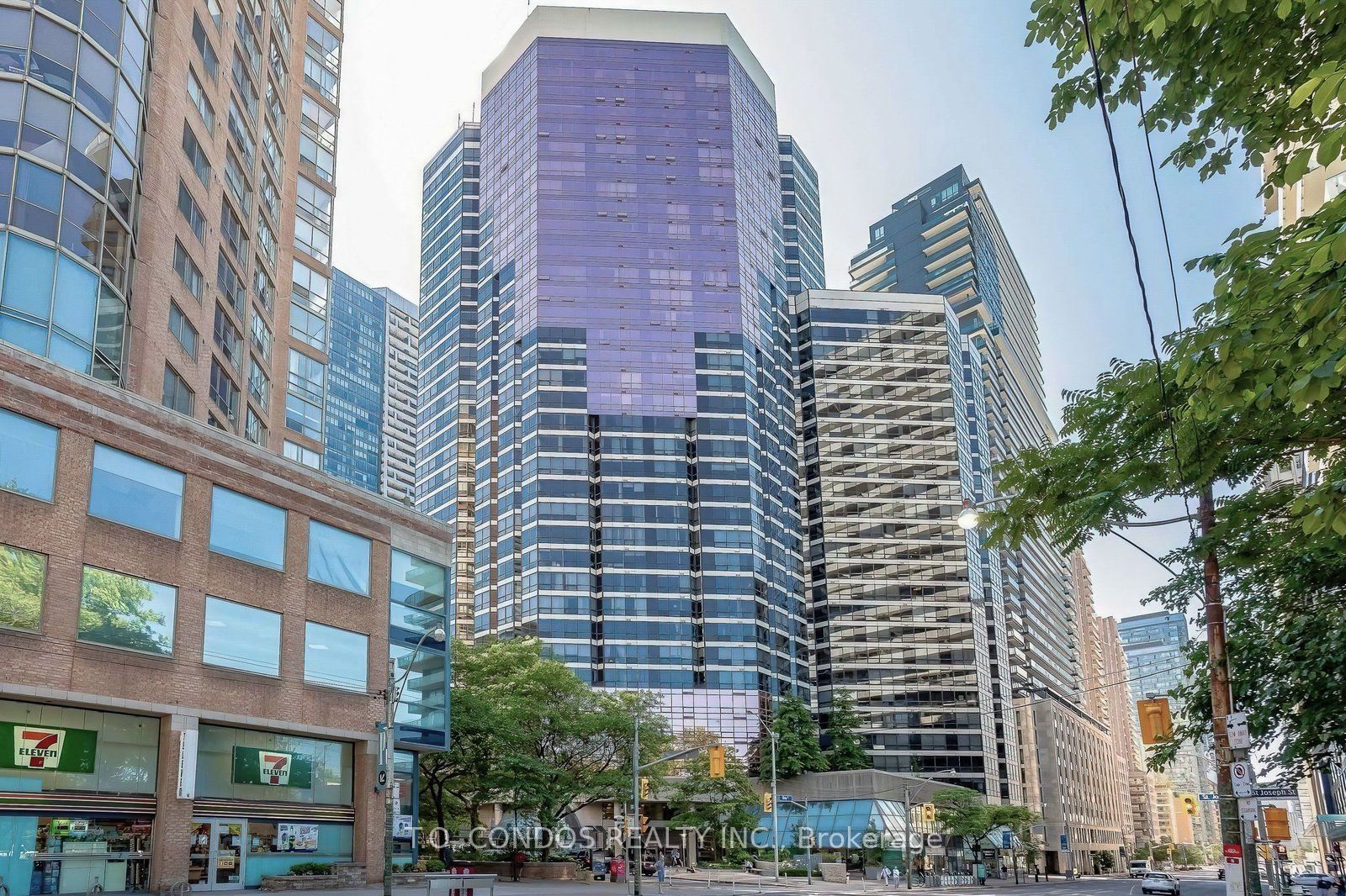 1001 Bay Street 809, Toronto, ON M5S 3A6