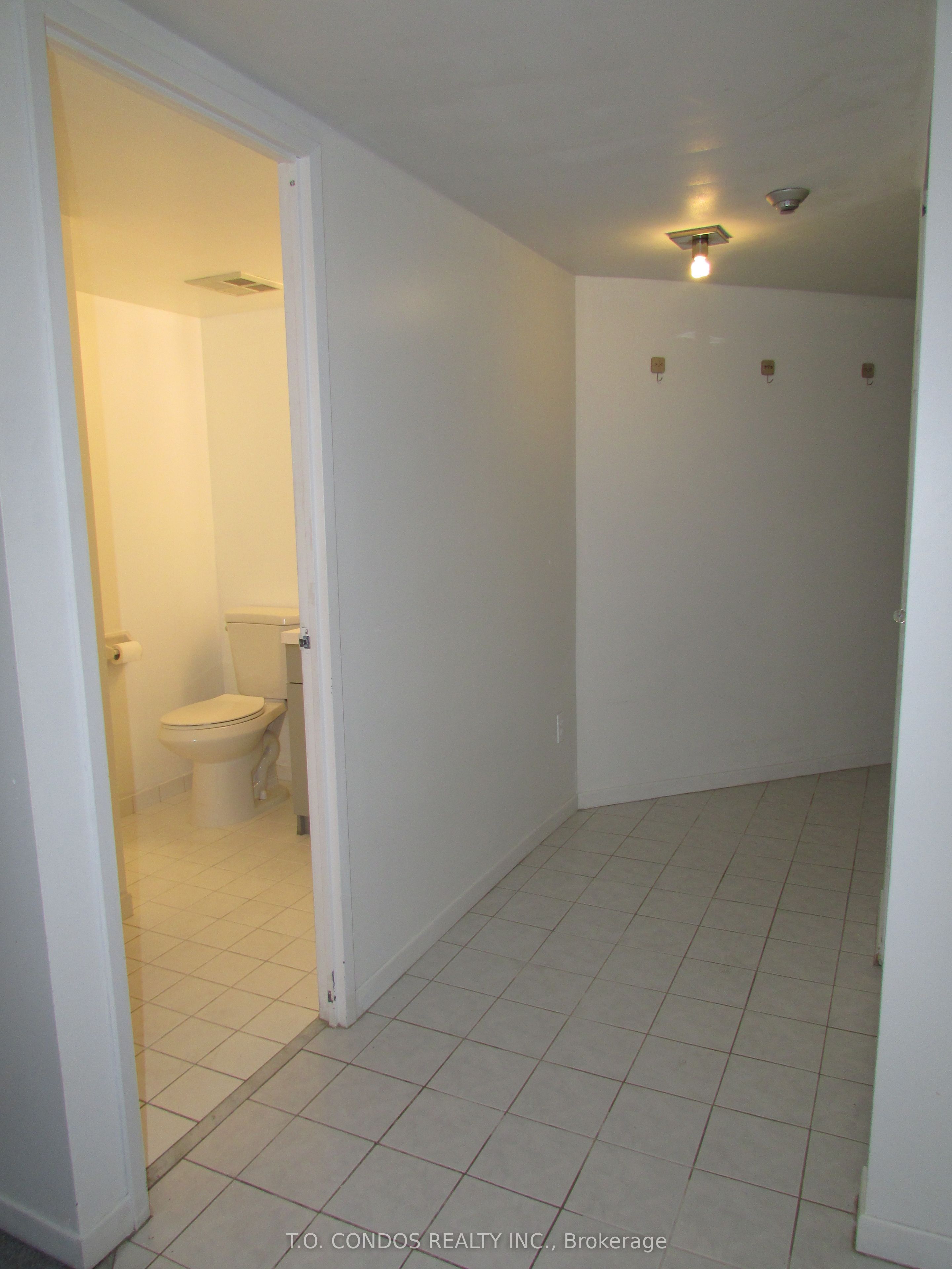 1001 Bay Street 809, Toronto, ON M5S 3A6 photo 4