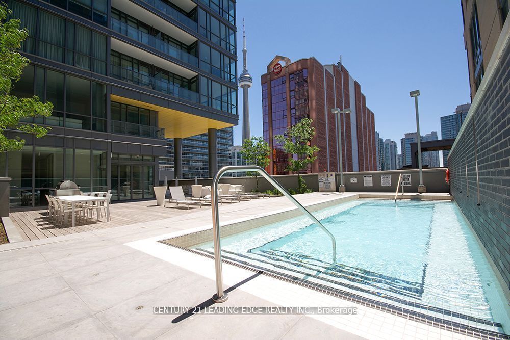 8 Charlotte Street 405, Toronto, ON M5V 0K4