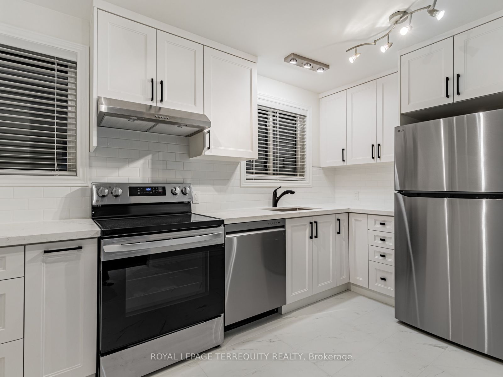 5 Rochelle Crescent, Toronto, ON M2J 1Y3 photo 4