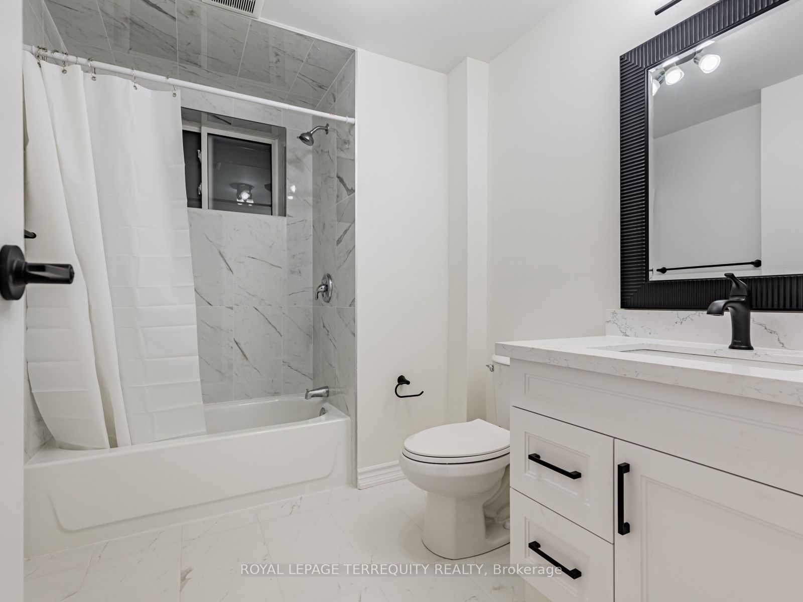 5 Rochelle Crescent, Toronto, ON M2J 1Y3 photo 3