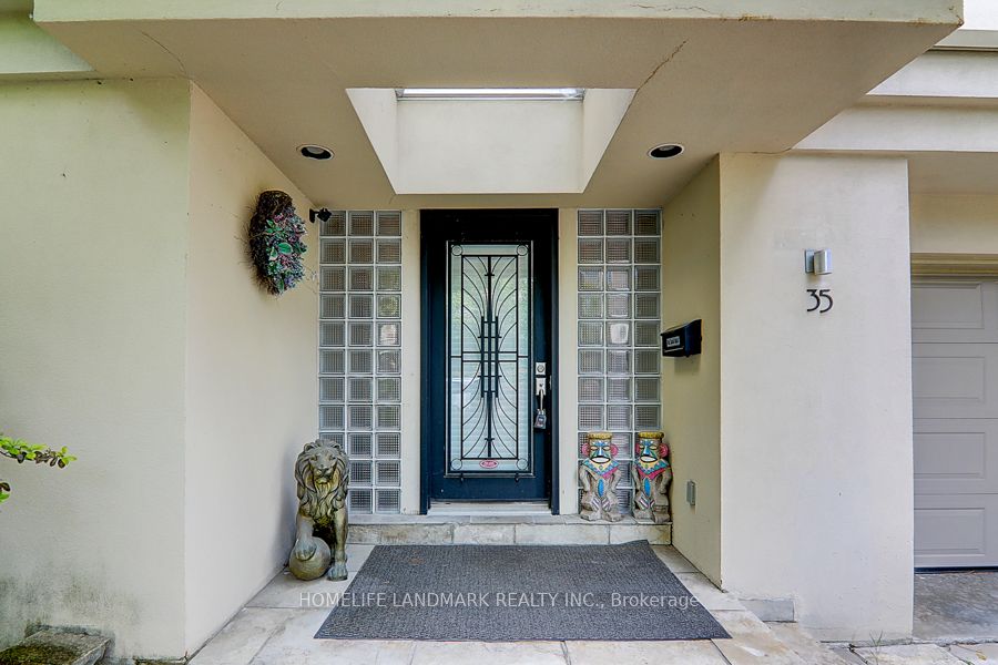 35 Gardiner Road E, Toronto, ON M5P 3B6 photo 4