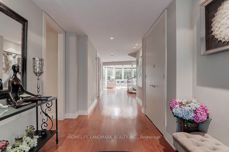 35 Gardiner Road E, Toronto, ON M5P 3B6 photo 5