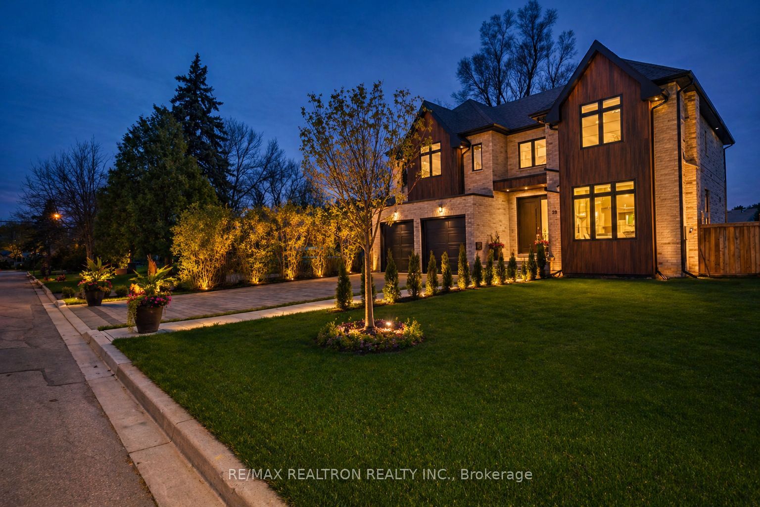 28 Ternhill Crescent, Toronto, ON M3C 2E5 photo 4
