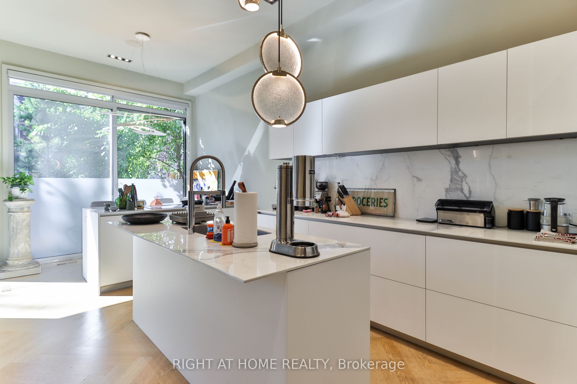 18 Mitchell Avenue, Toronto, ON M6J 1B9 photo 2