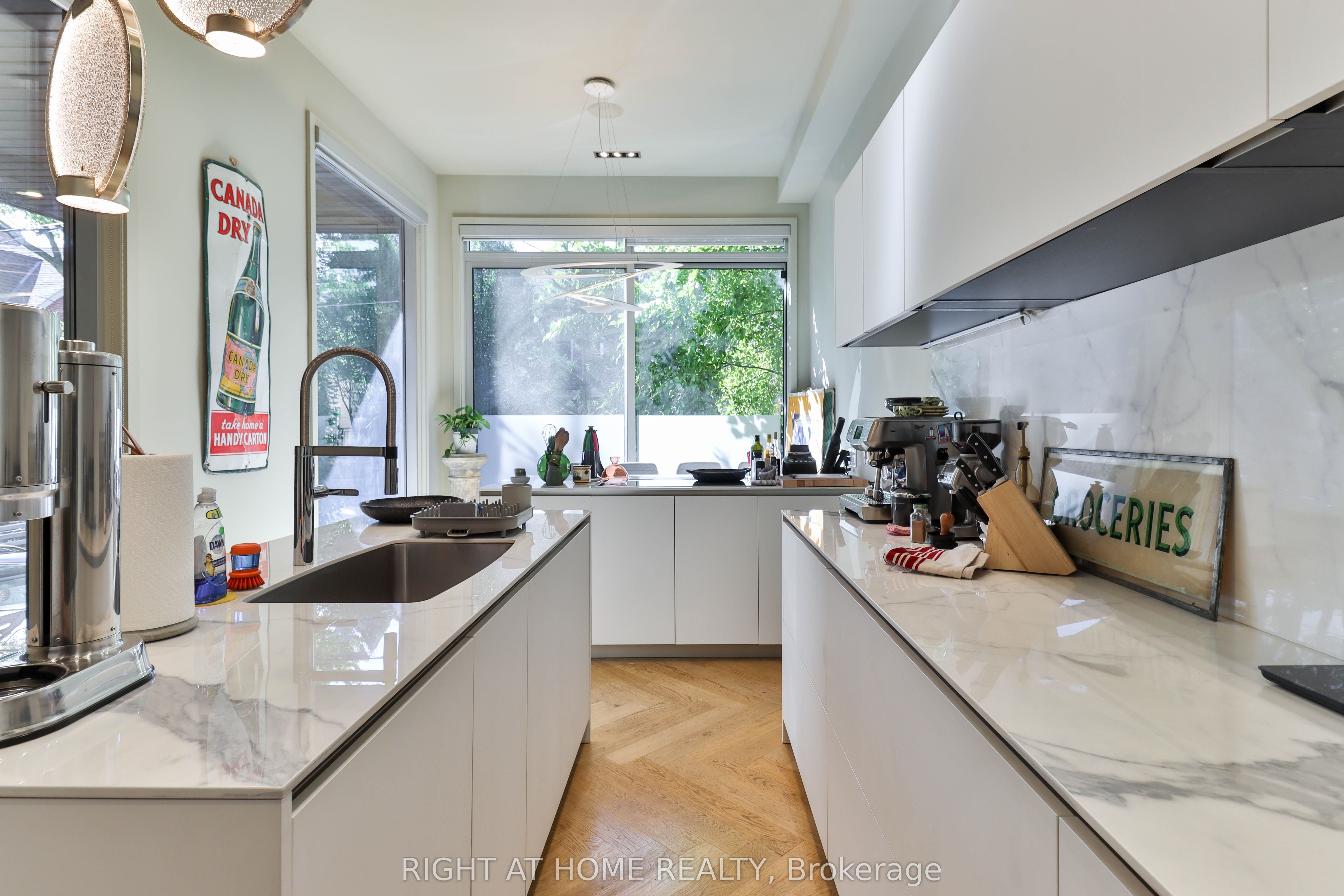 18 Mitchell Avenue, Toronto, ON M6J 1B9 photo 3