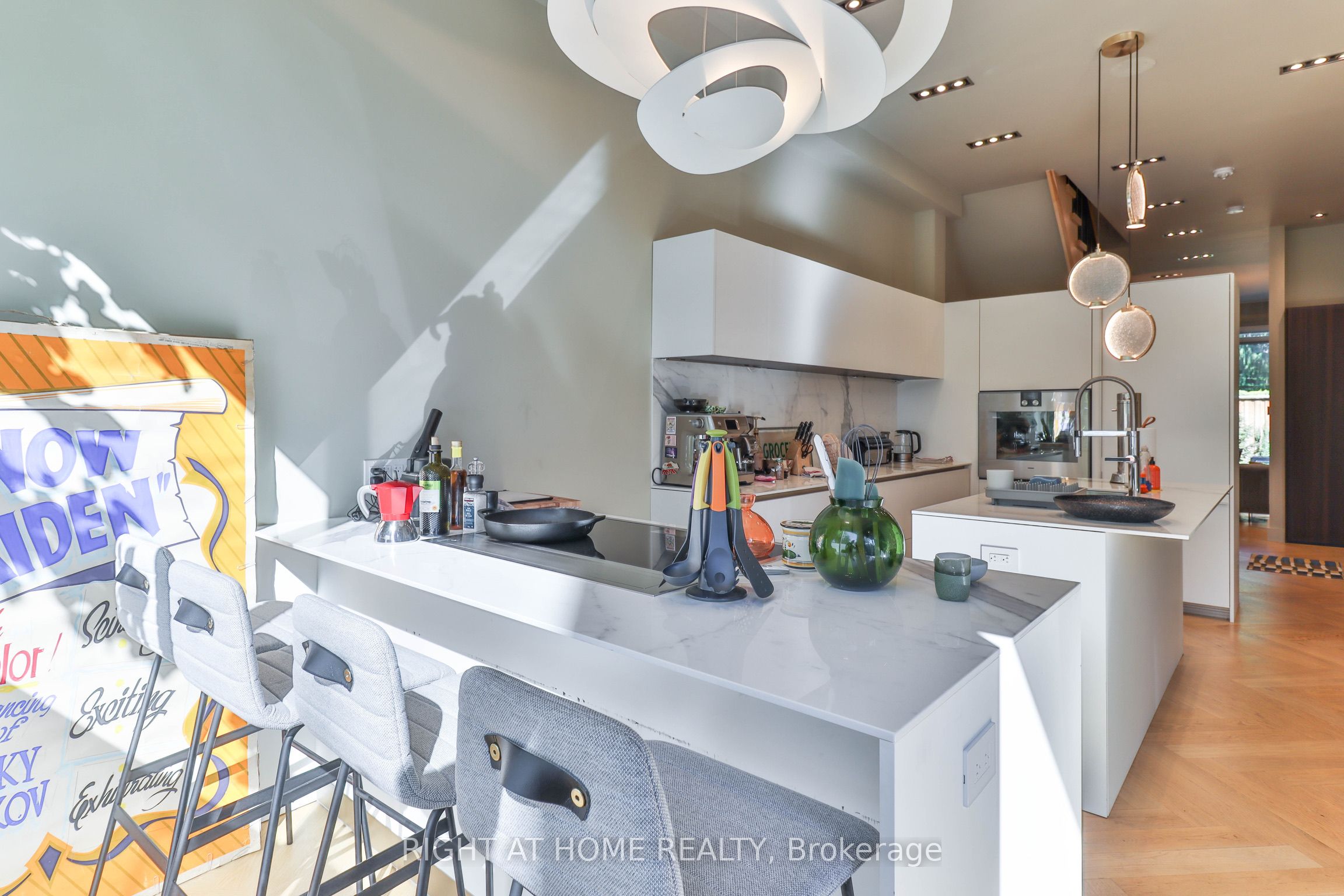 18 Mitchell Avenue, Toronto, ON M6J 1B9 photo 4