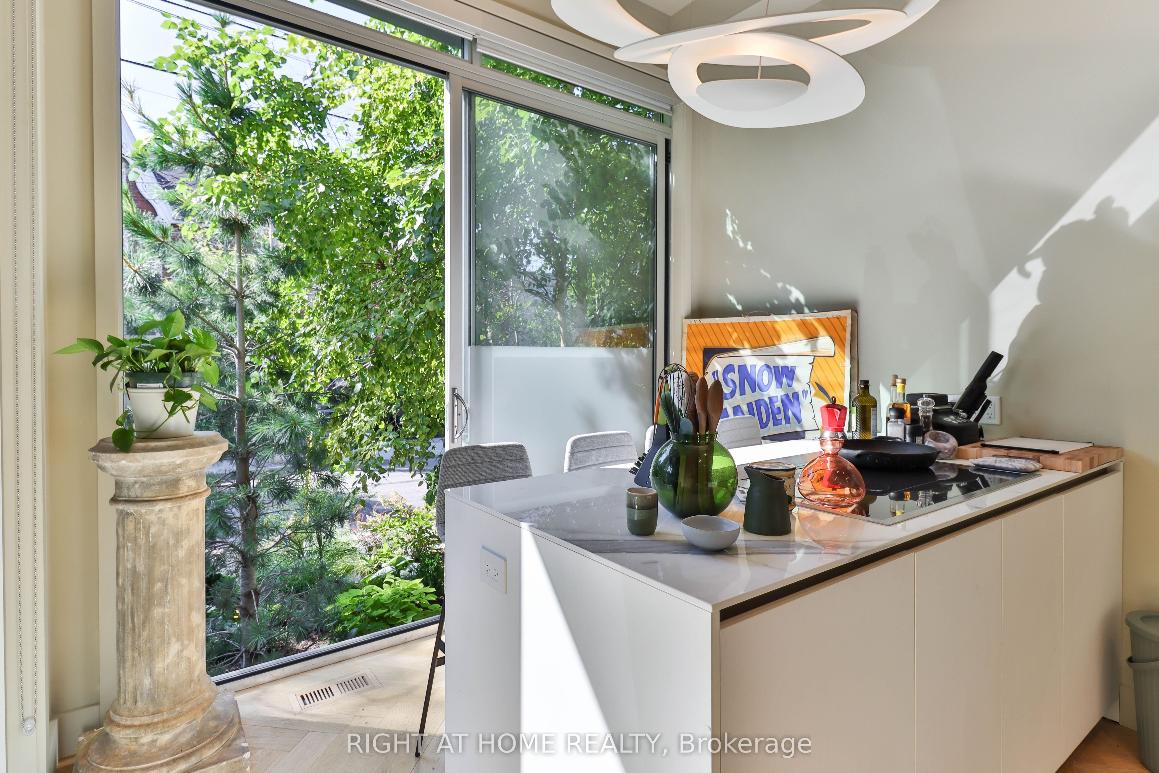 18 Mitchell Avenue, Toronto, ON M6J 1B9 photo 5
