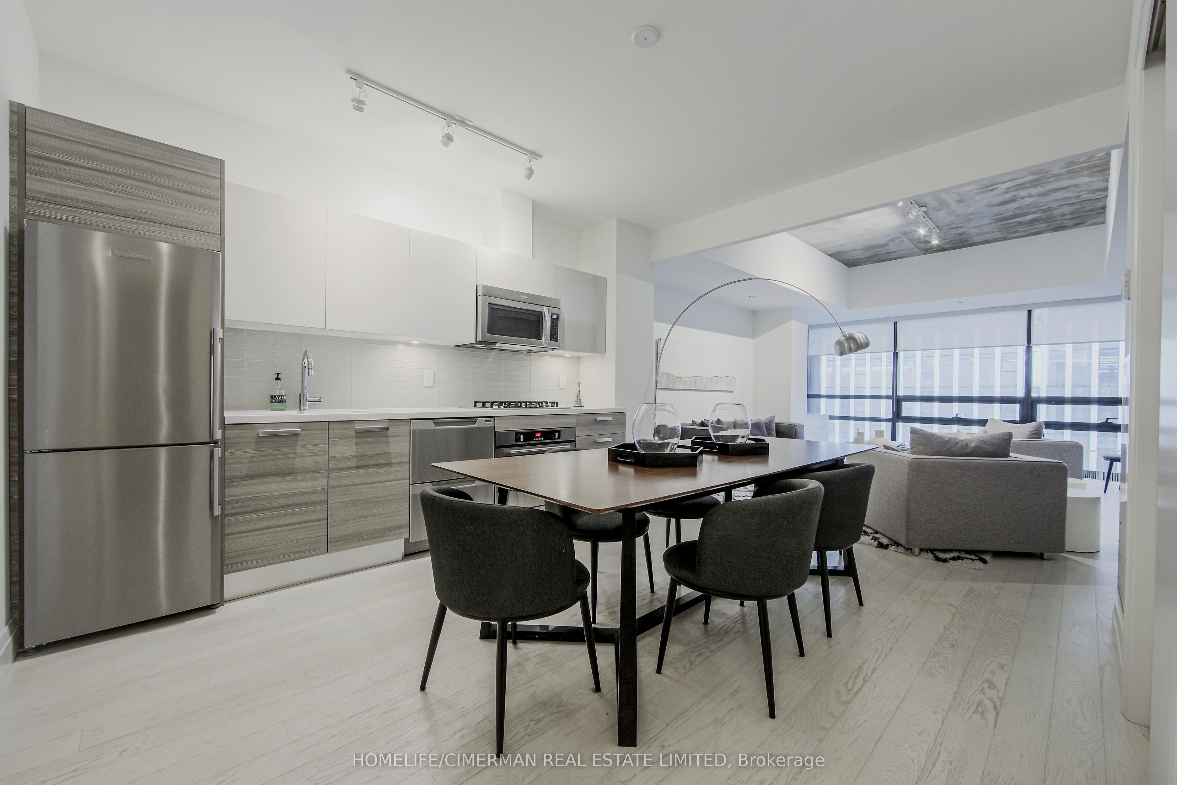 224 King Street W 501, Toronto, ON M5V 1H8 photo 2