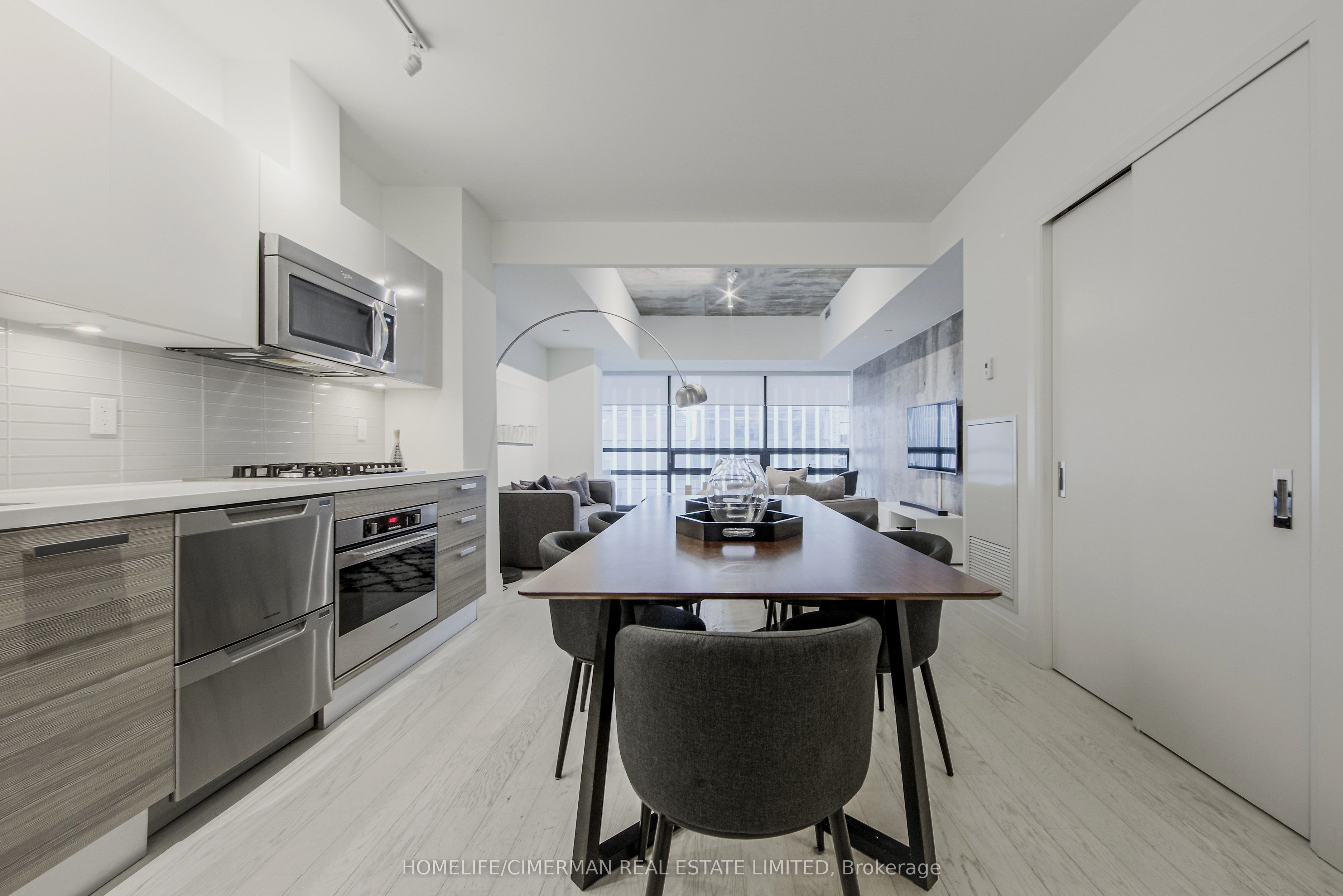 224 King Street W 501, Toronto, ON M5V 1H8 photo 3