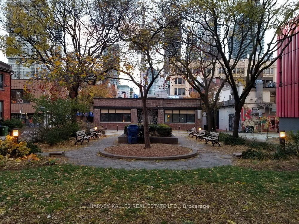11 Saint Patricks Square 2, Toronto, ON M5T 1W8 photo 4