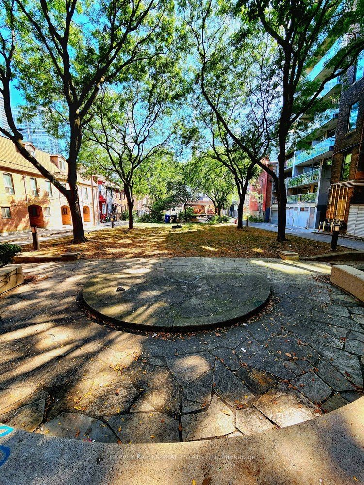 11 Saint Patricks Square 2, Toronto, ON M5T 1W8 photo 5