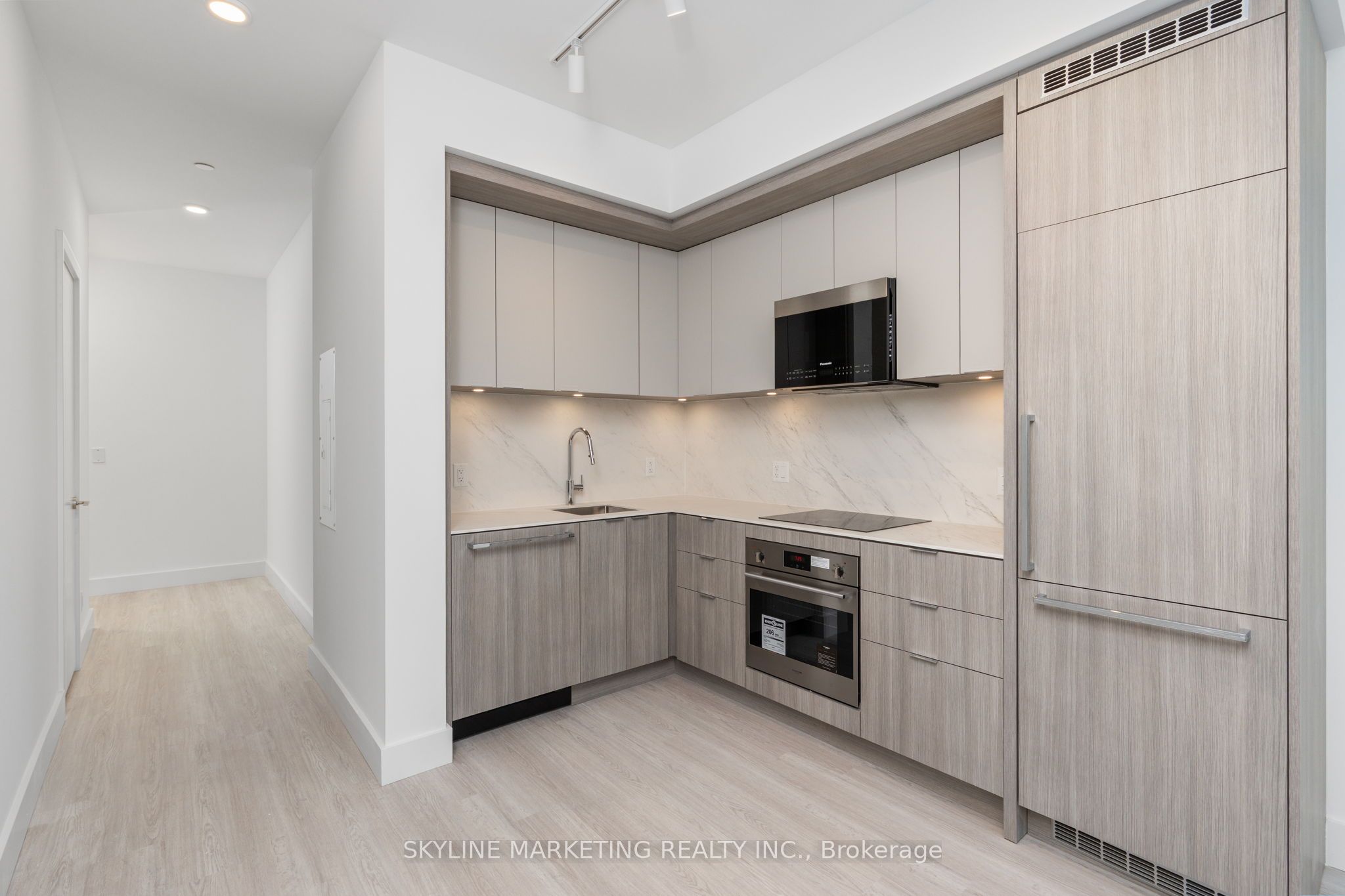 6 Greenbriar Road 210, Toronto, ON M2K 0H6