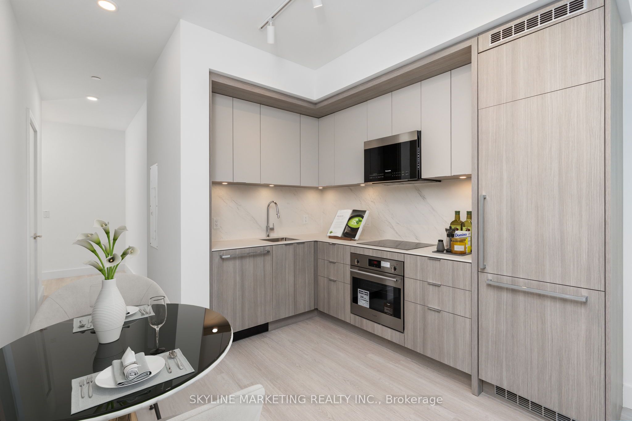 6 Greenbriar Road 210, Toronto, ON M2K 0H6 photo 2