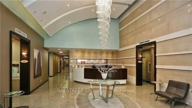 23 Hollywood Avenue Ph206, Toronto, ON M2N 7L8 photo 2