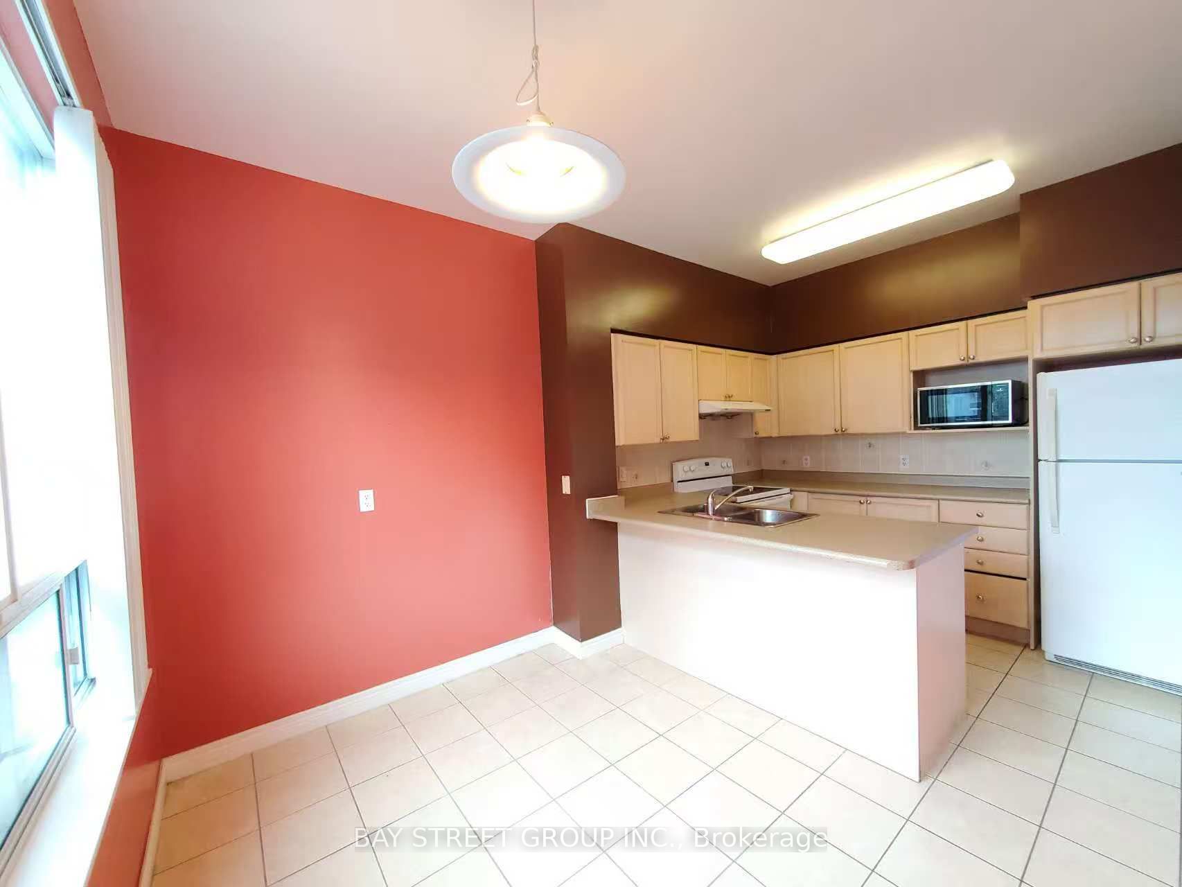 23 Hollywood Avenue Ph206, Toronto, ON M2N 7L8 photo 5