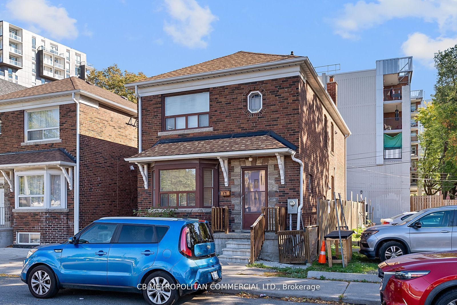 17 Augusta Avenue, Toronto, ON M5T 2K7