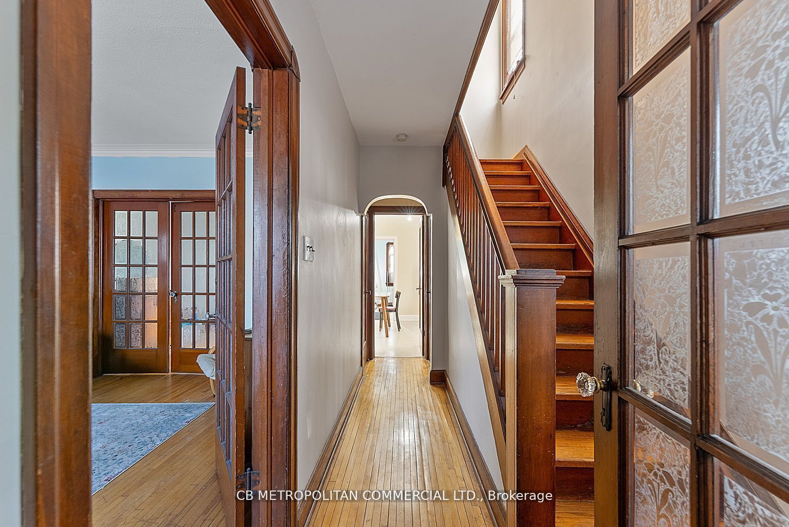 17 Augusta Avenue, Toronto, ON M5T 2K7 photo 3
