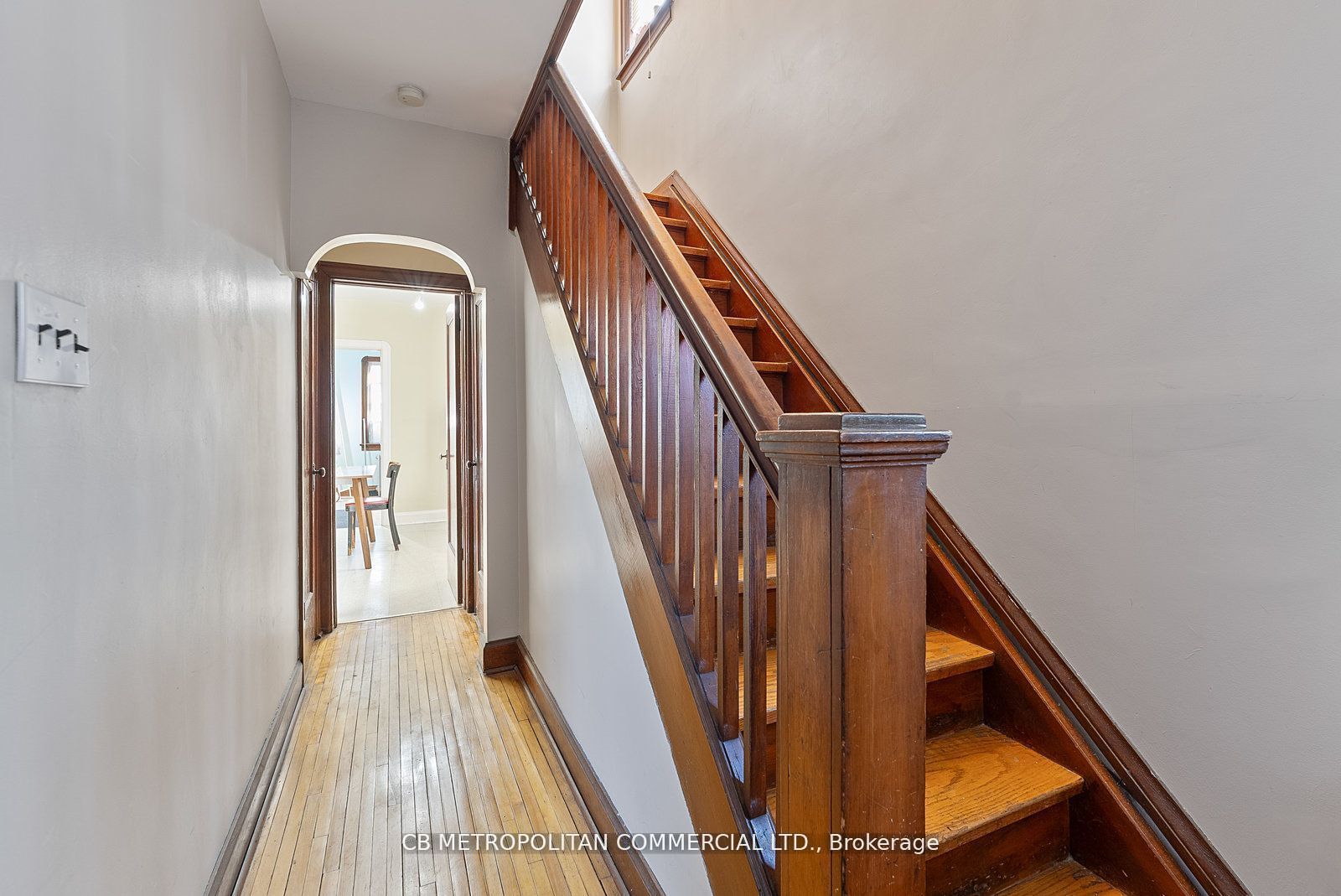 17 Augusta Avenue, Toronto, ON M5T 2K7 photo 4