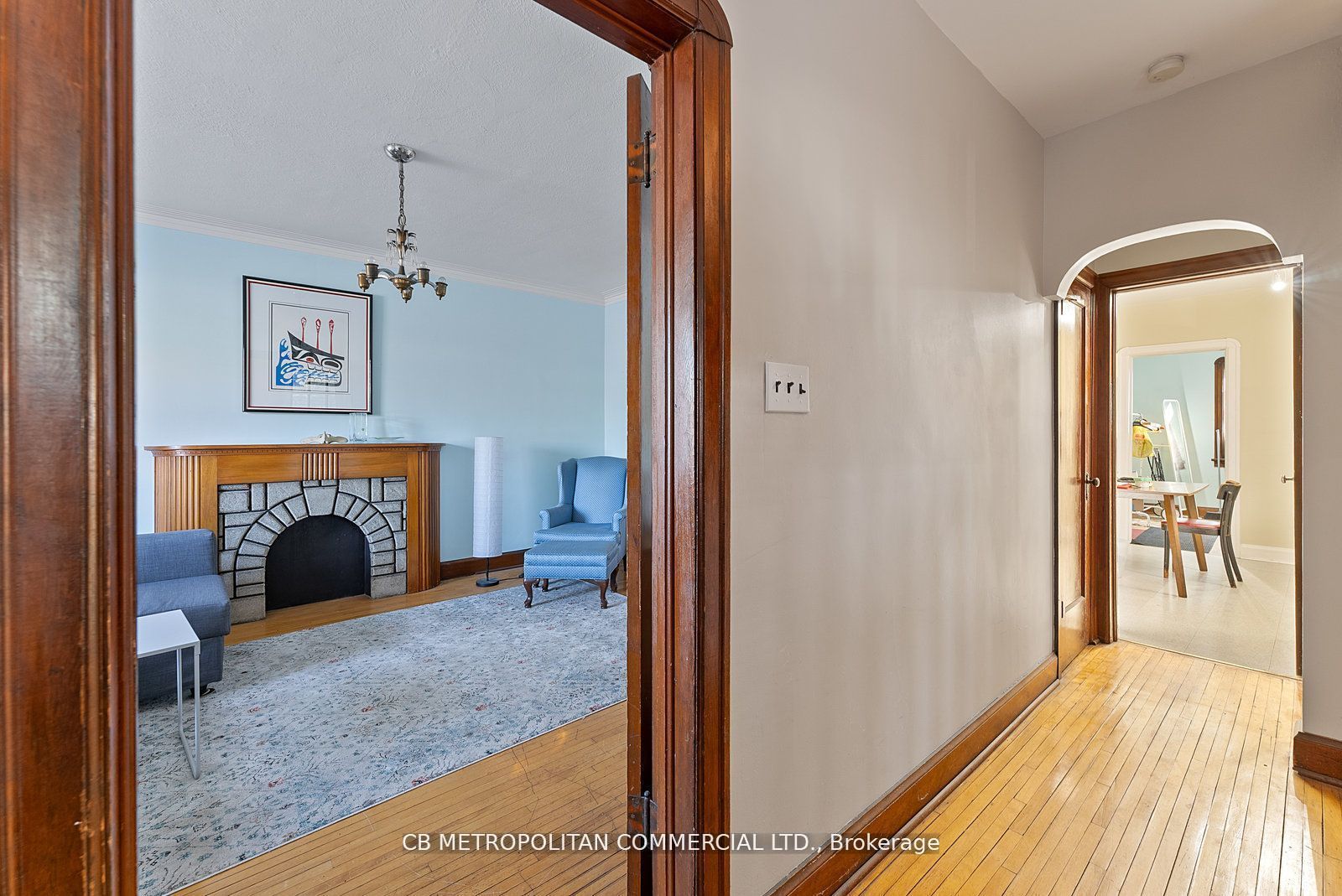 17 Augusta Avenue, Toronto, ON M5T 2K7 photo 5