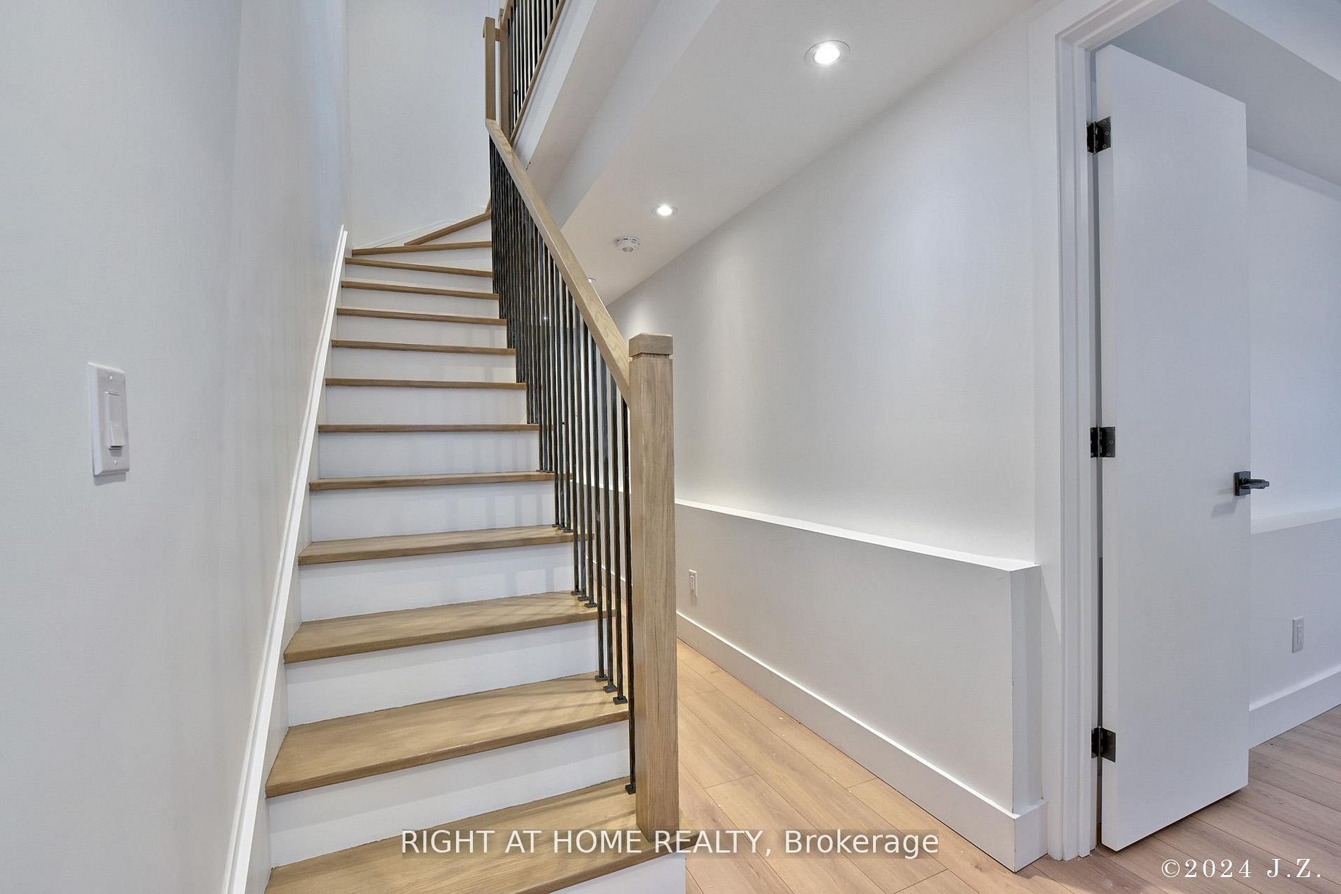 50A Lanark Avenue CoachHs, Toronto, ON M6C 2B4 photo 3
